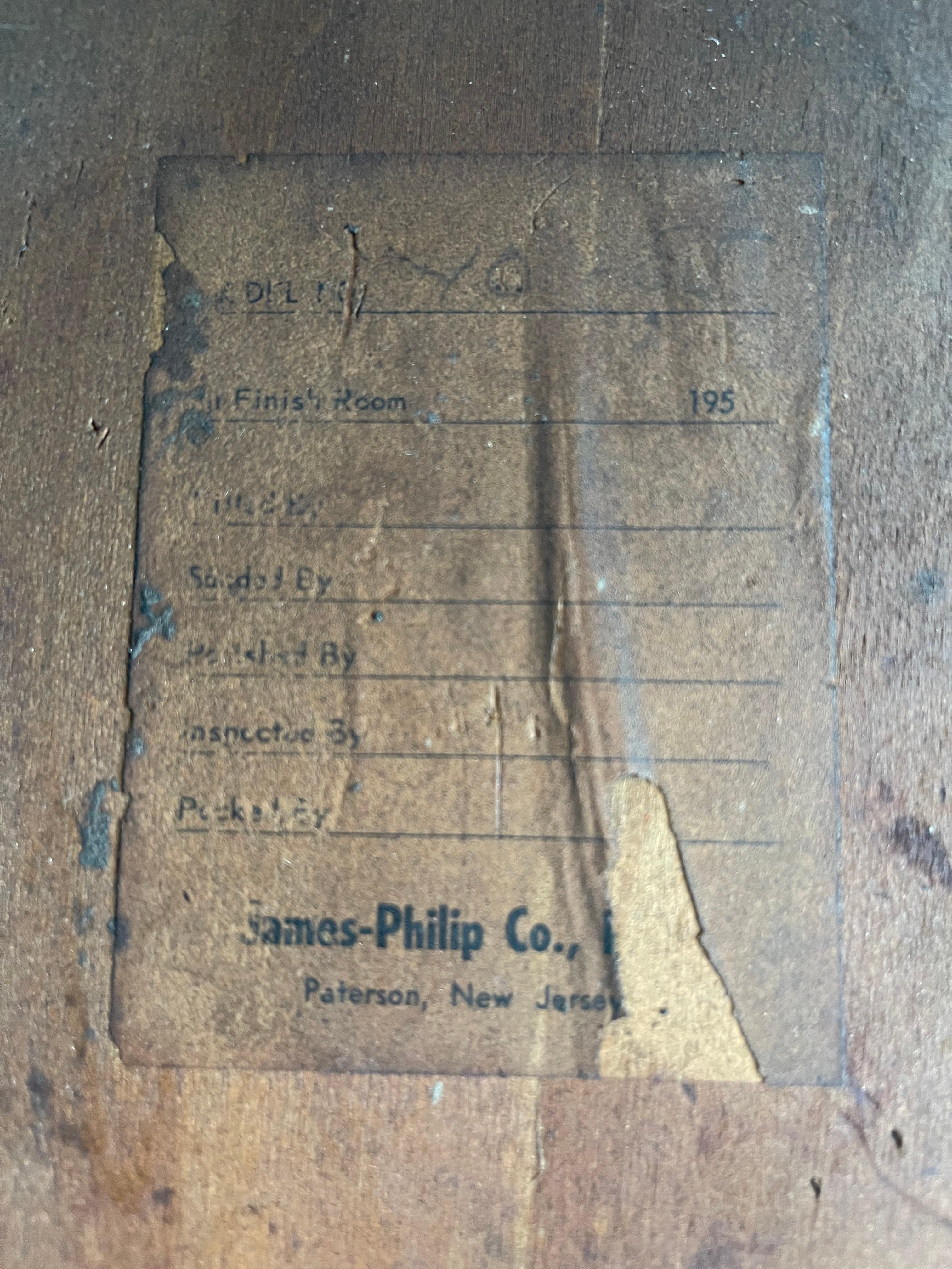 20ième siècle Table basse à étages biomorphique de James-Philip Co. en vente