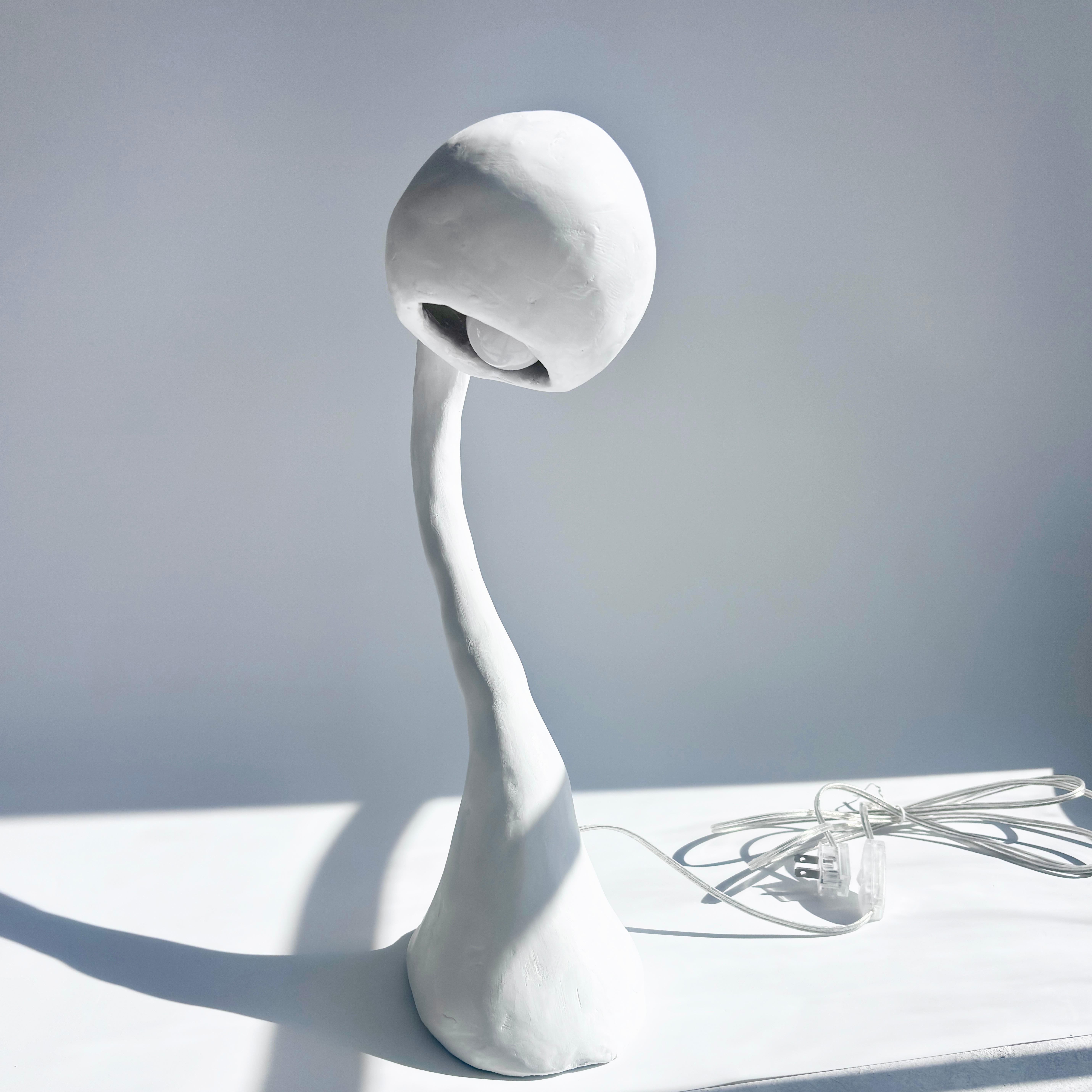 Biomorphic Xl Line di Studio Chora, Lampada da tavolo alta, Pietra calcarea bianca, In magazzino in vendita 2