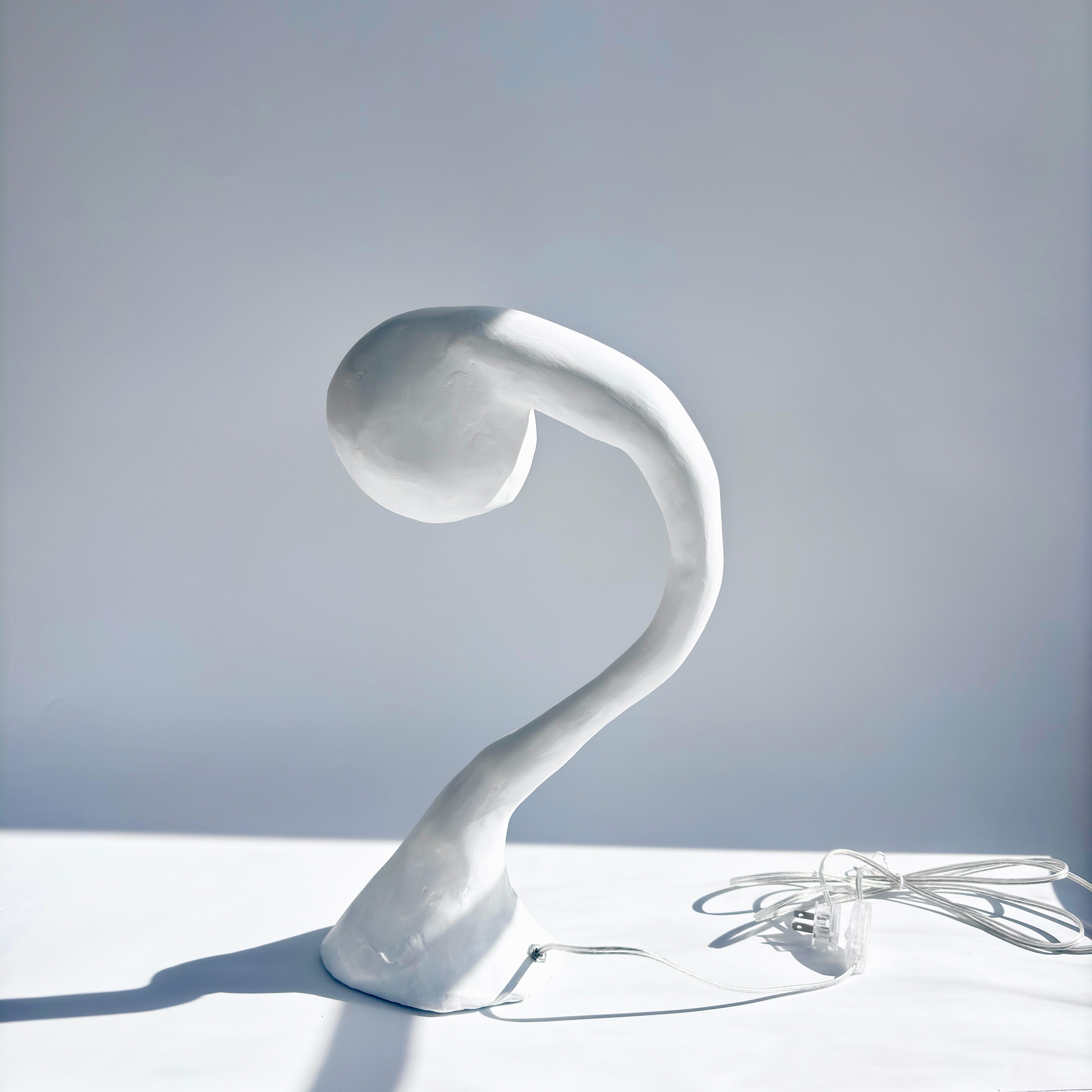 Biomorphic Xl Line di Studio Chora, Lampada da tavolo alta, Pietra calcarea bianca, In magazzino in vendita 5