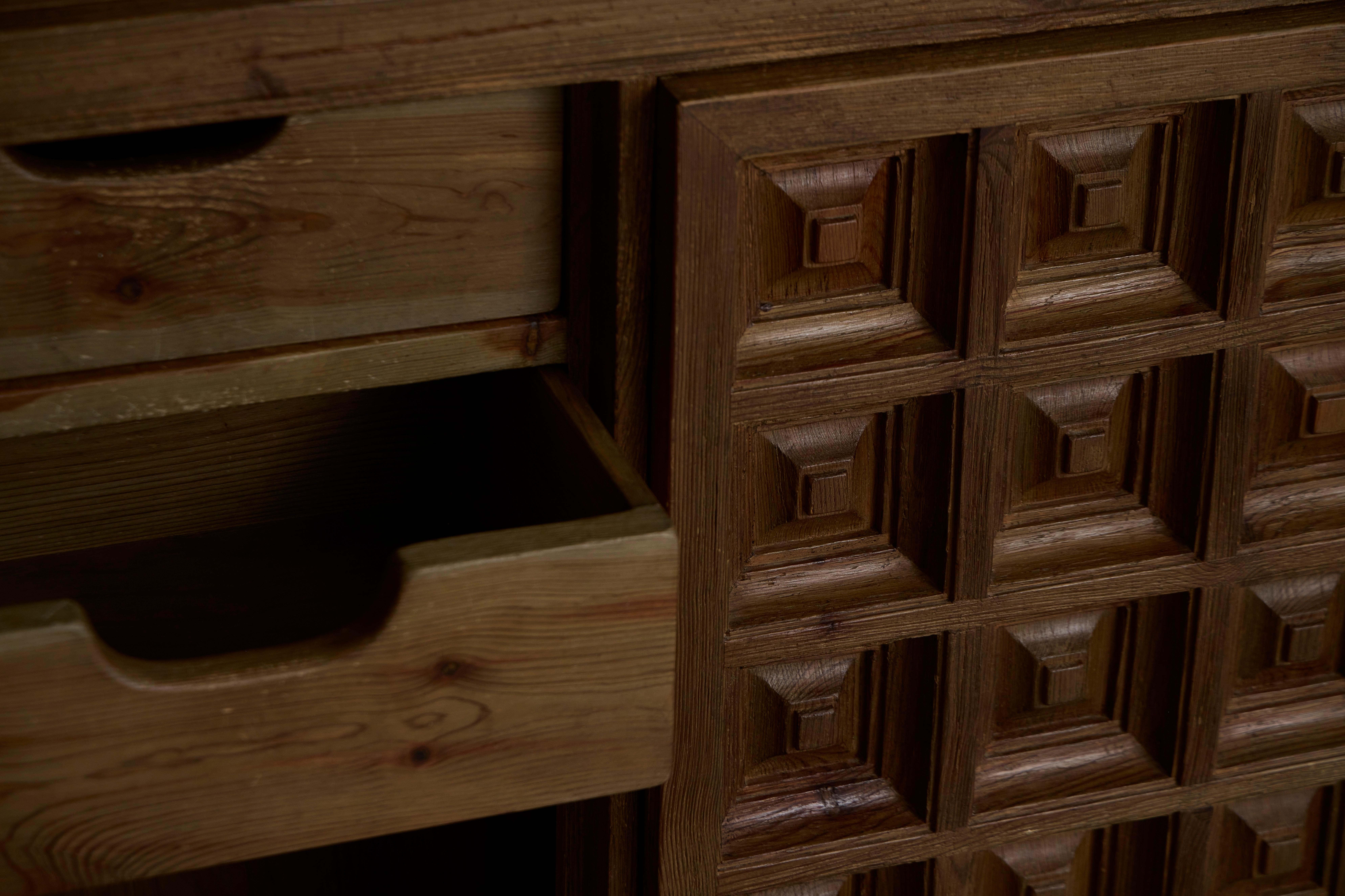 Biosca Brutalist Highboard In Solid Pine, Spain 1960's In Good Condition For Sale In Sittard, LI