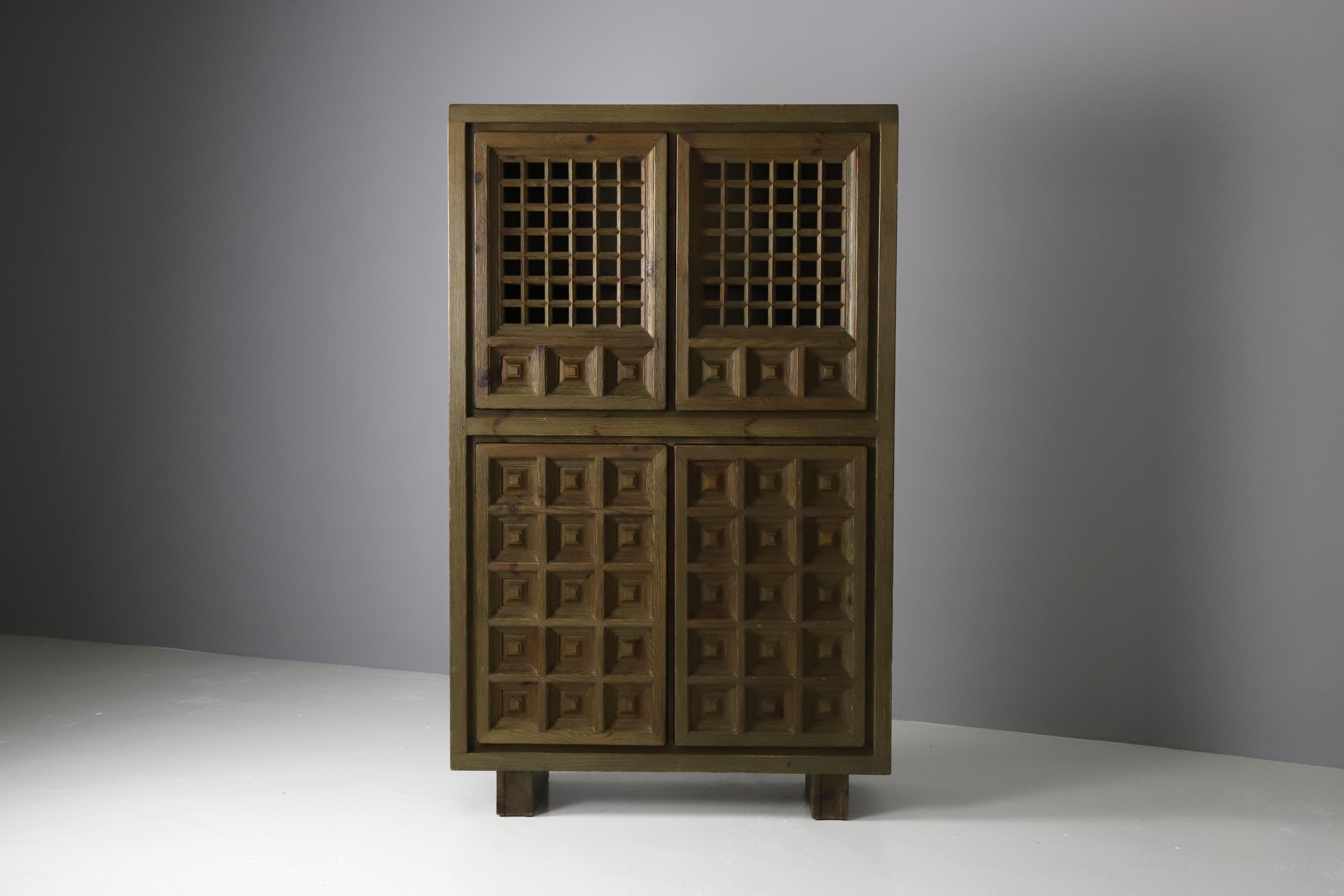 Tablero Alto Brutalista Biosca De Pino Teñido, España Años 60 Moderno de mediados de siglo en venta