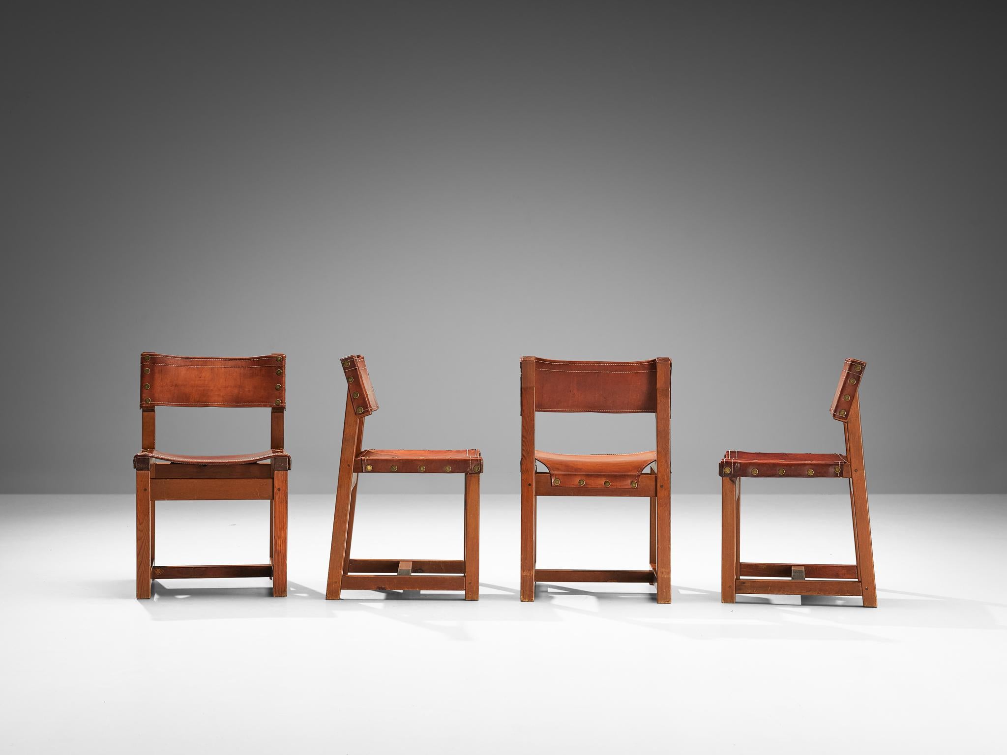 Brass Biosca Brutalist Spanish Set of Four Dining Chairs in Leather and Pine For Sale
