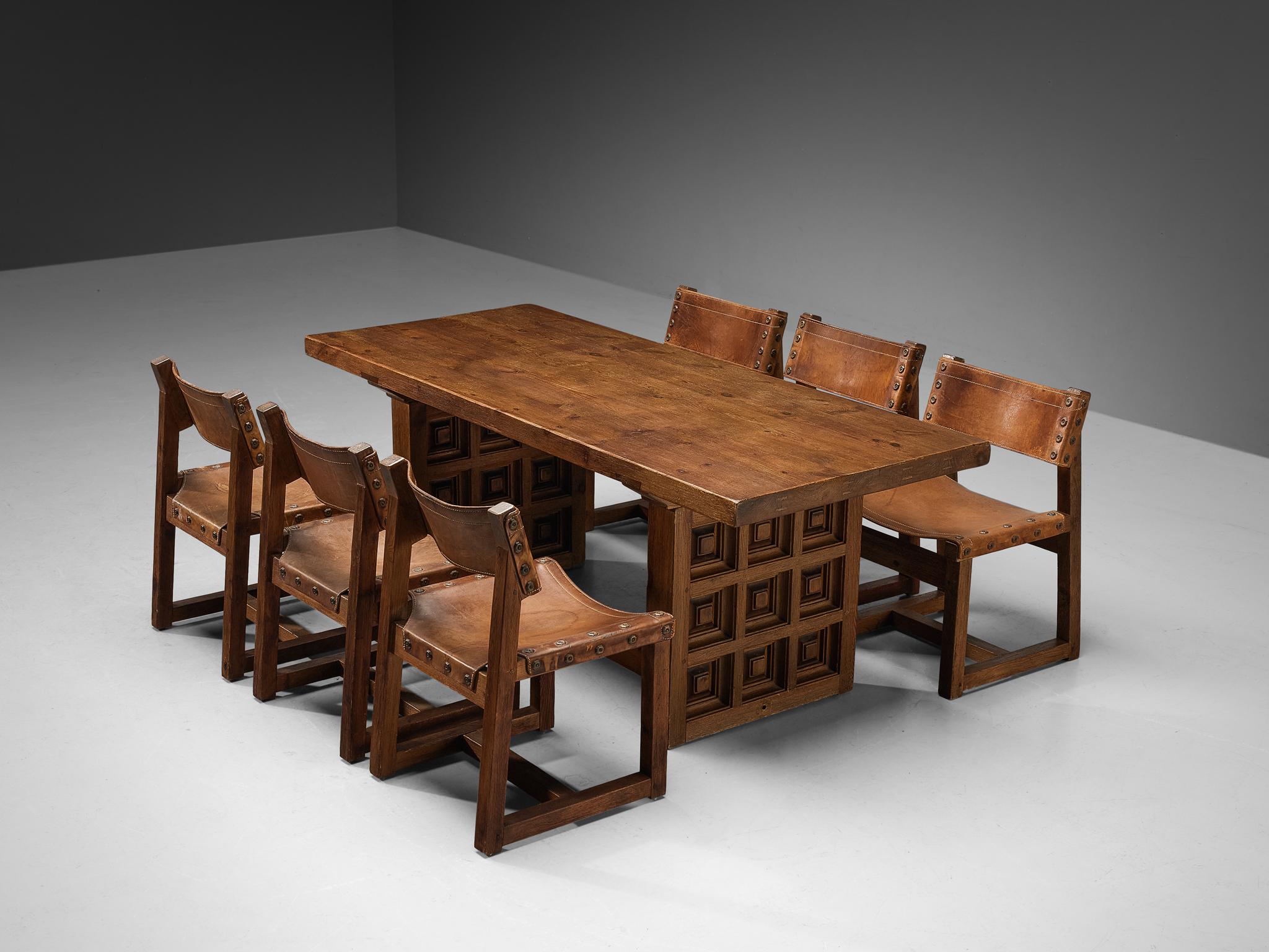 Biosca, dining chairs, dining table, stained pine, leather, Spain, 1950s.

Lovely brutalist dining set consisting of a dining table in pine and six chairs in a patinated lived in leather and pine frames.

Both the dining table and the chairs have a