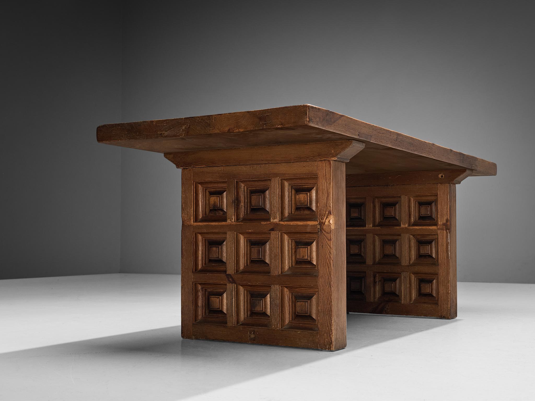 Mid-Century Modern Biosca Dining Table in Stained Pine