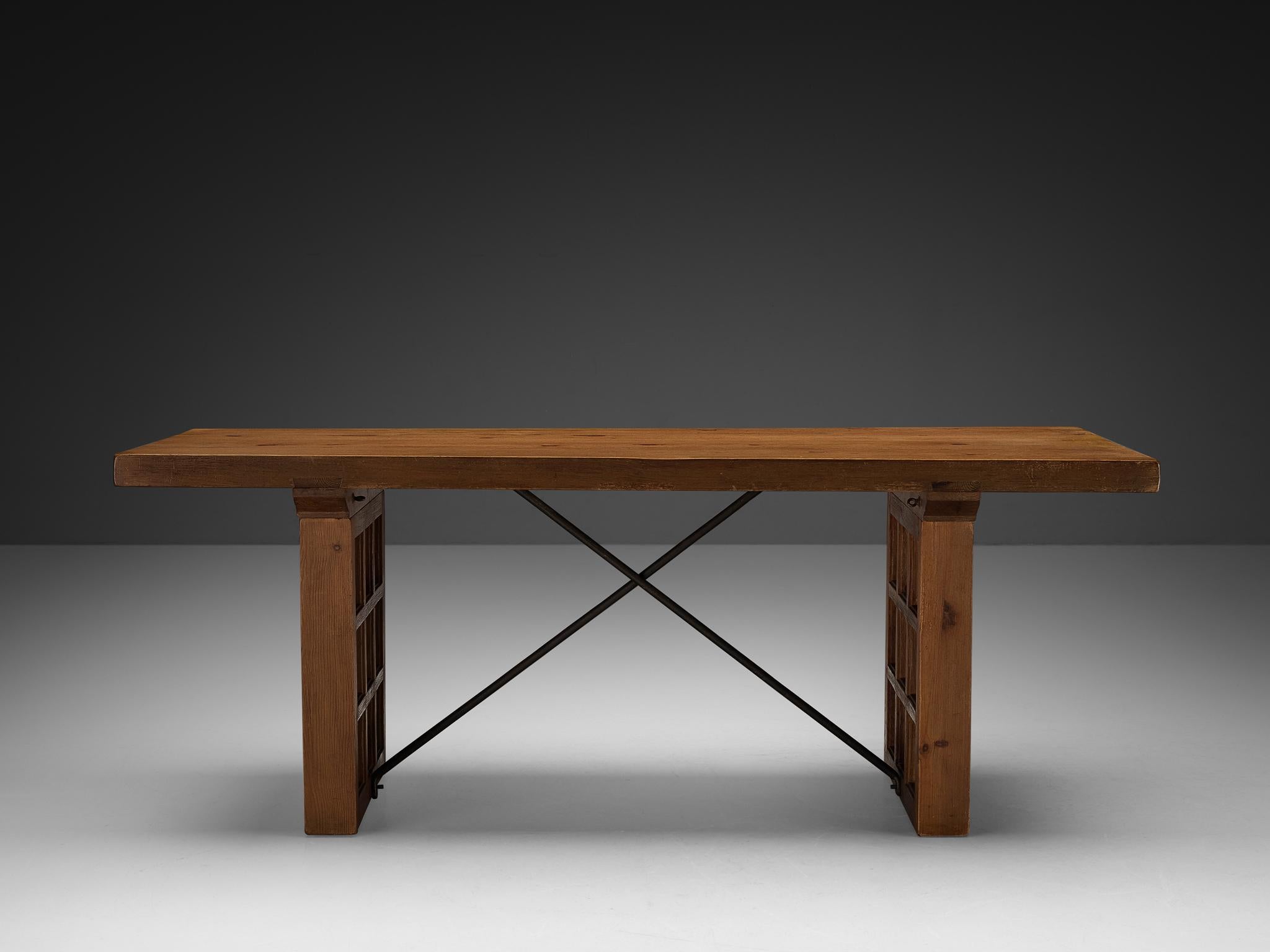 Espagnol Table de salle à manger Biosca en pin teinté en vente