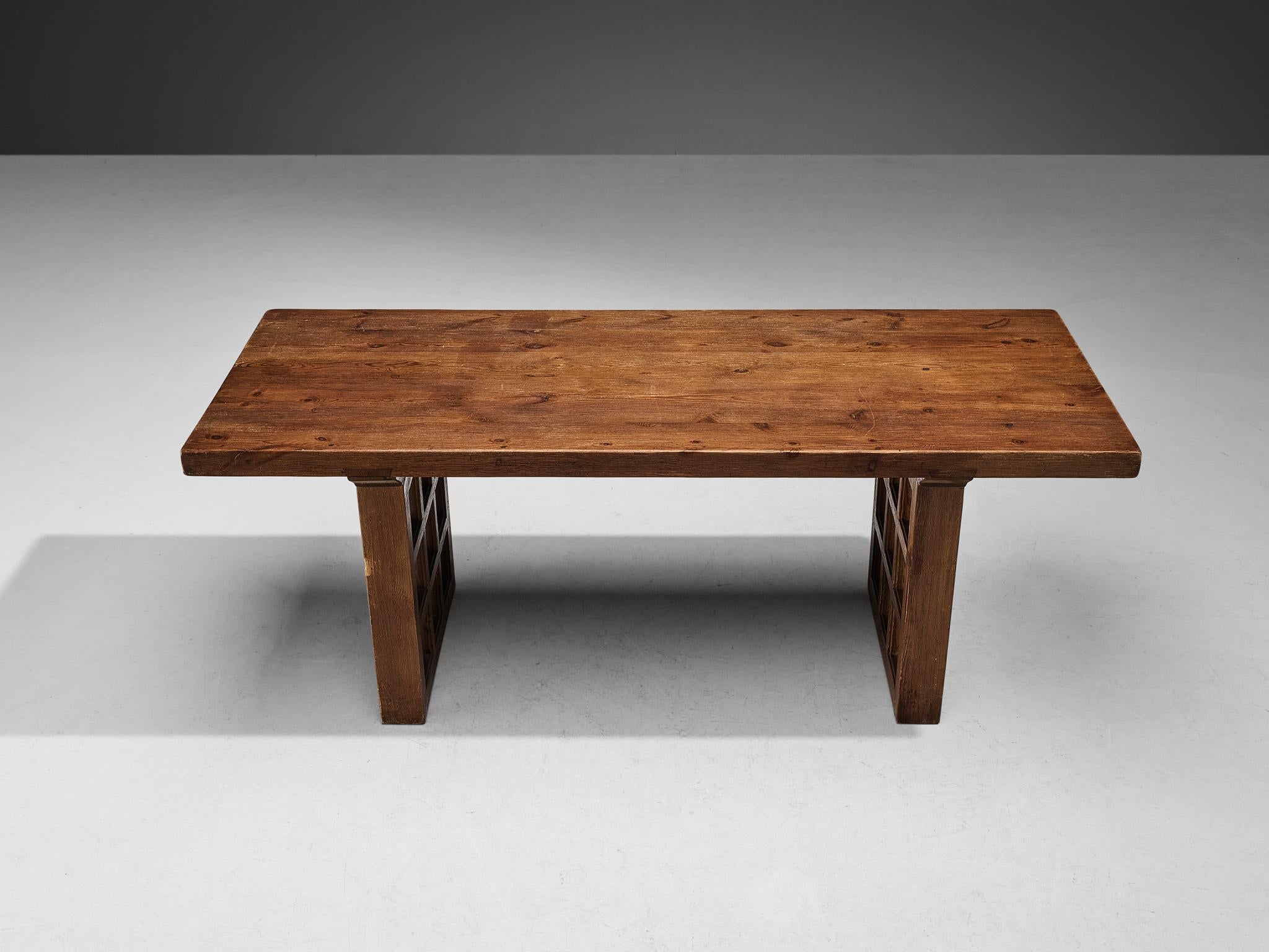Biosca Dining Table in Stained Pine In Good Condition In Waalwijk, NL