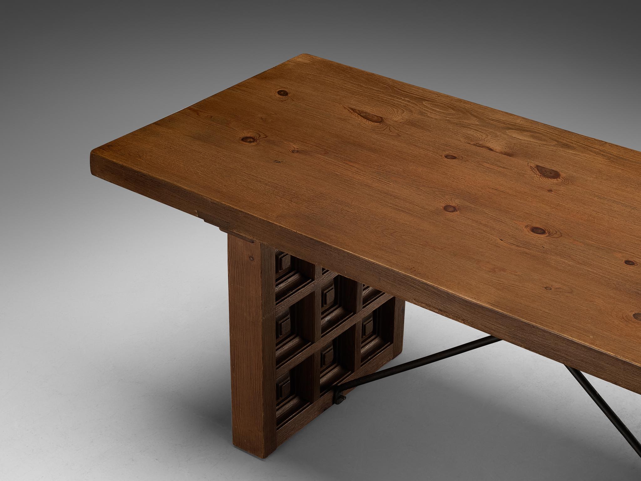 Table de salle à manger Biosca en pin teinté Bon état - En vente à Waalwijk, NL