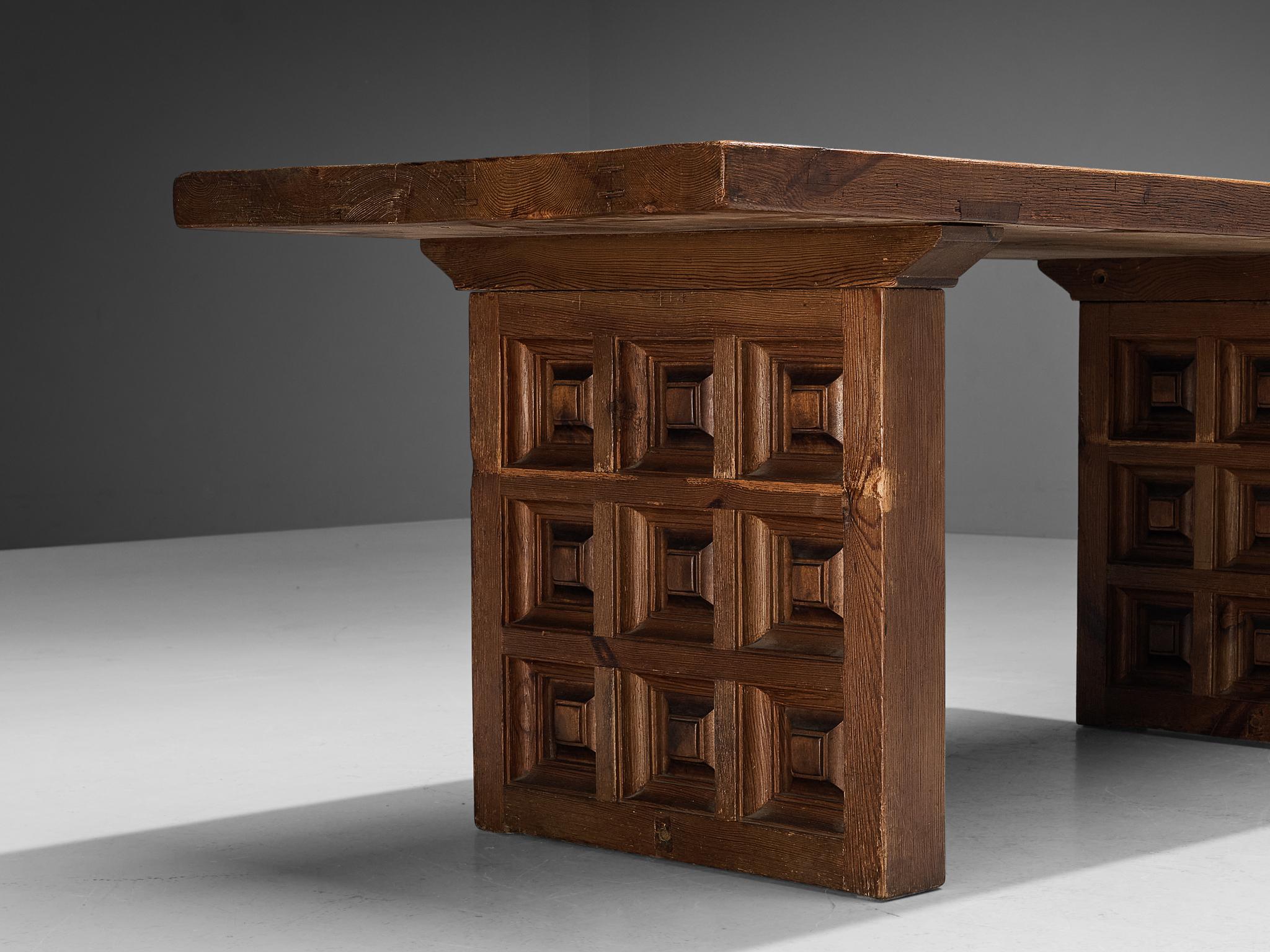 Biosca Dining Table in Stained Pine 1
