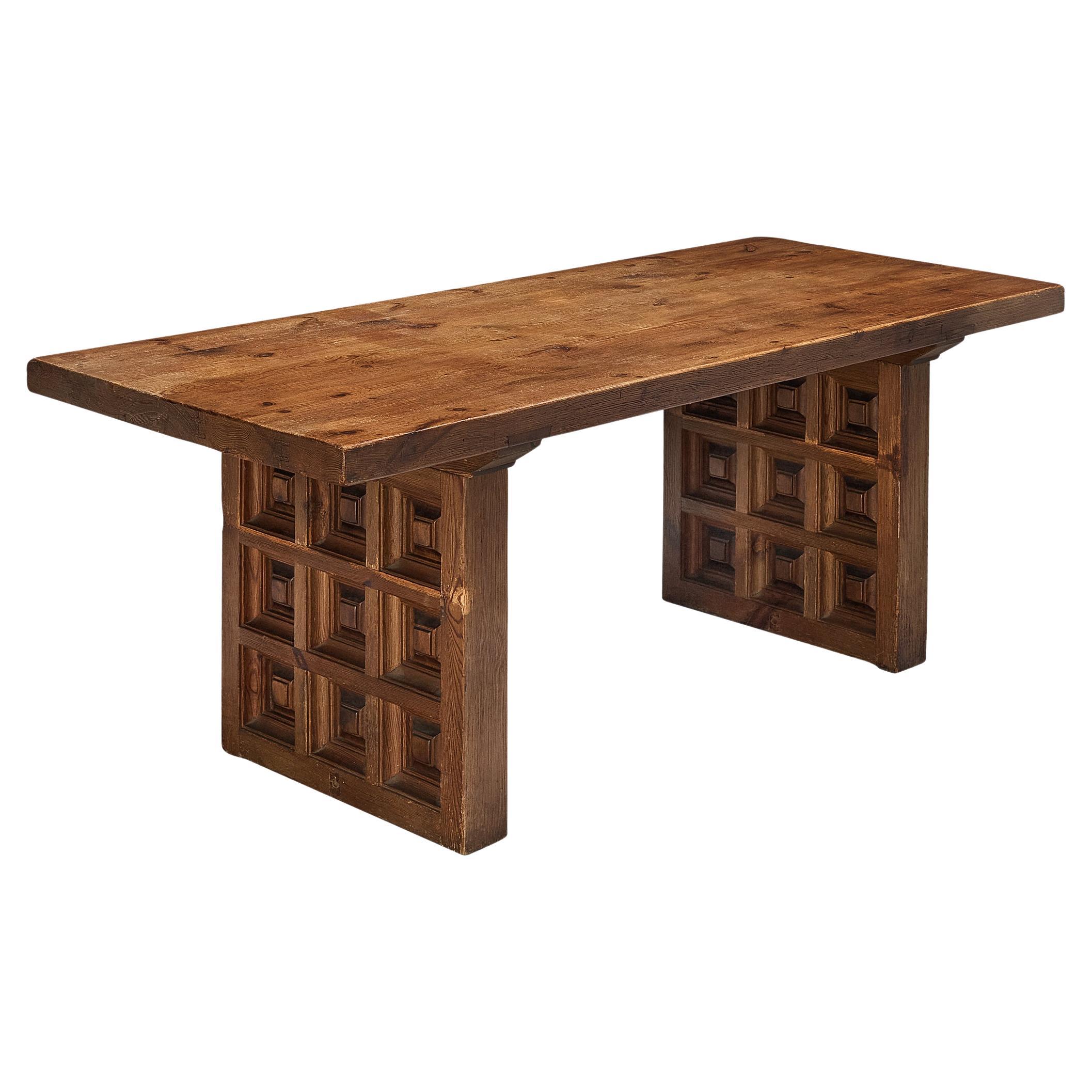 Biosca Dining Table in Stained Pine 