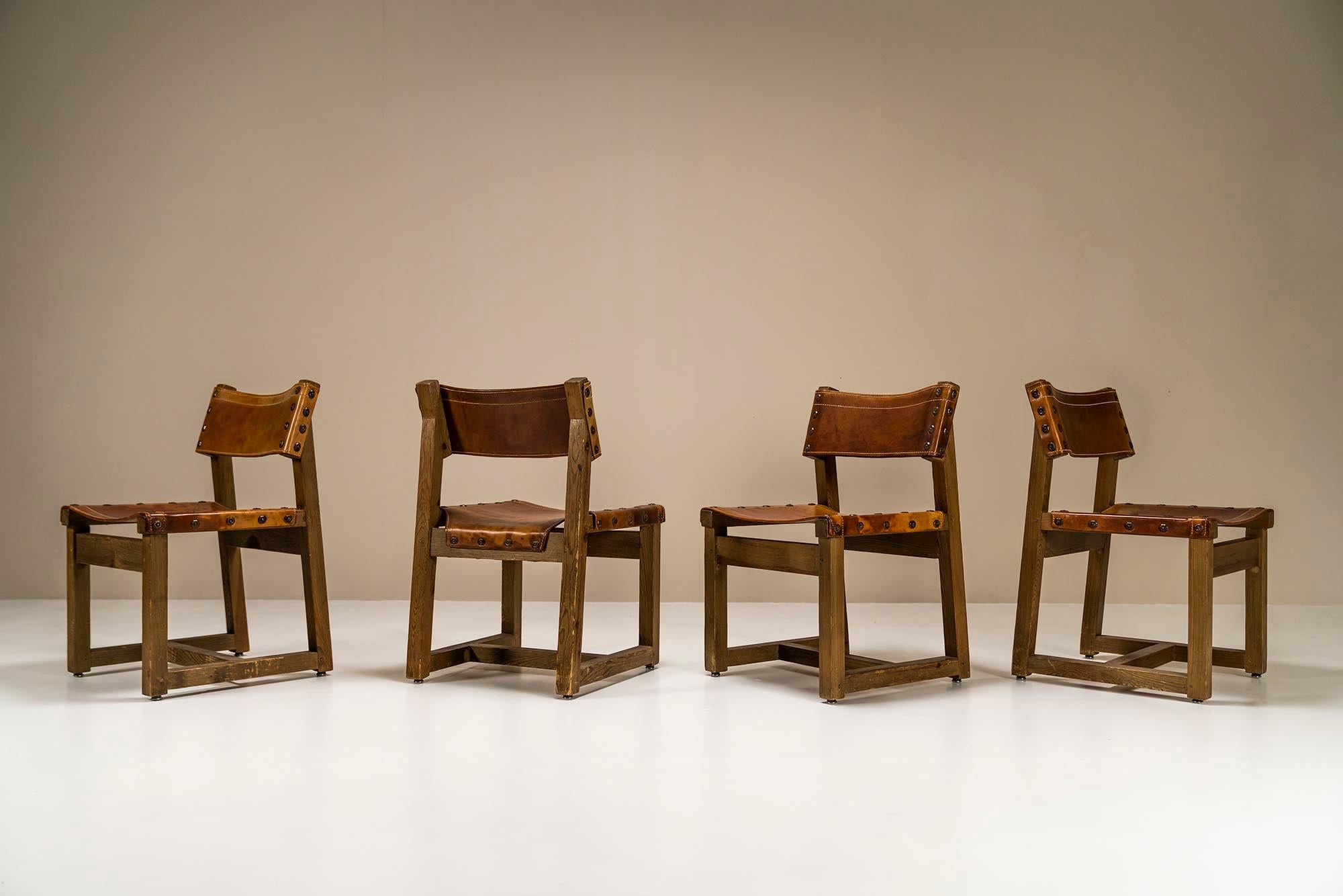 Mid-Century Modern Biosca Set of 4 Chairs in Pine and Cognac Saddle Leather, Spain, 1960s For Sale