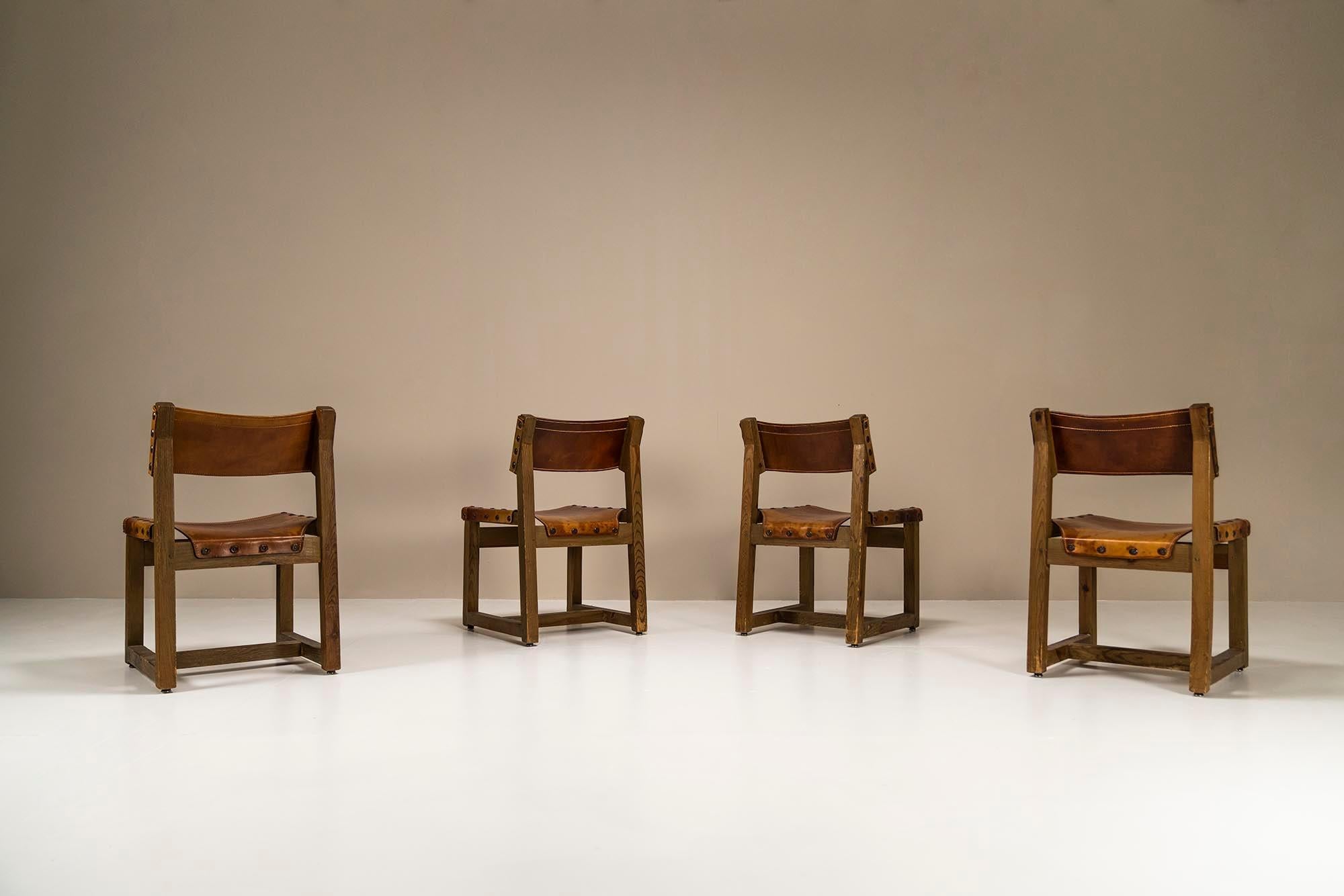 Spanish Biosca Set of 4 Chairs in Pine and Cognac Saddle Leather, Spain, 1960s For Sale
