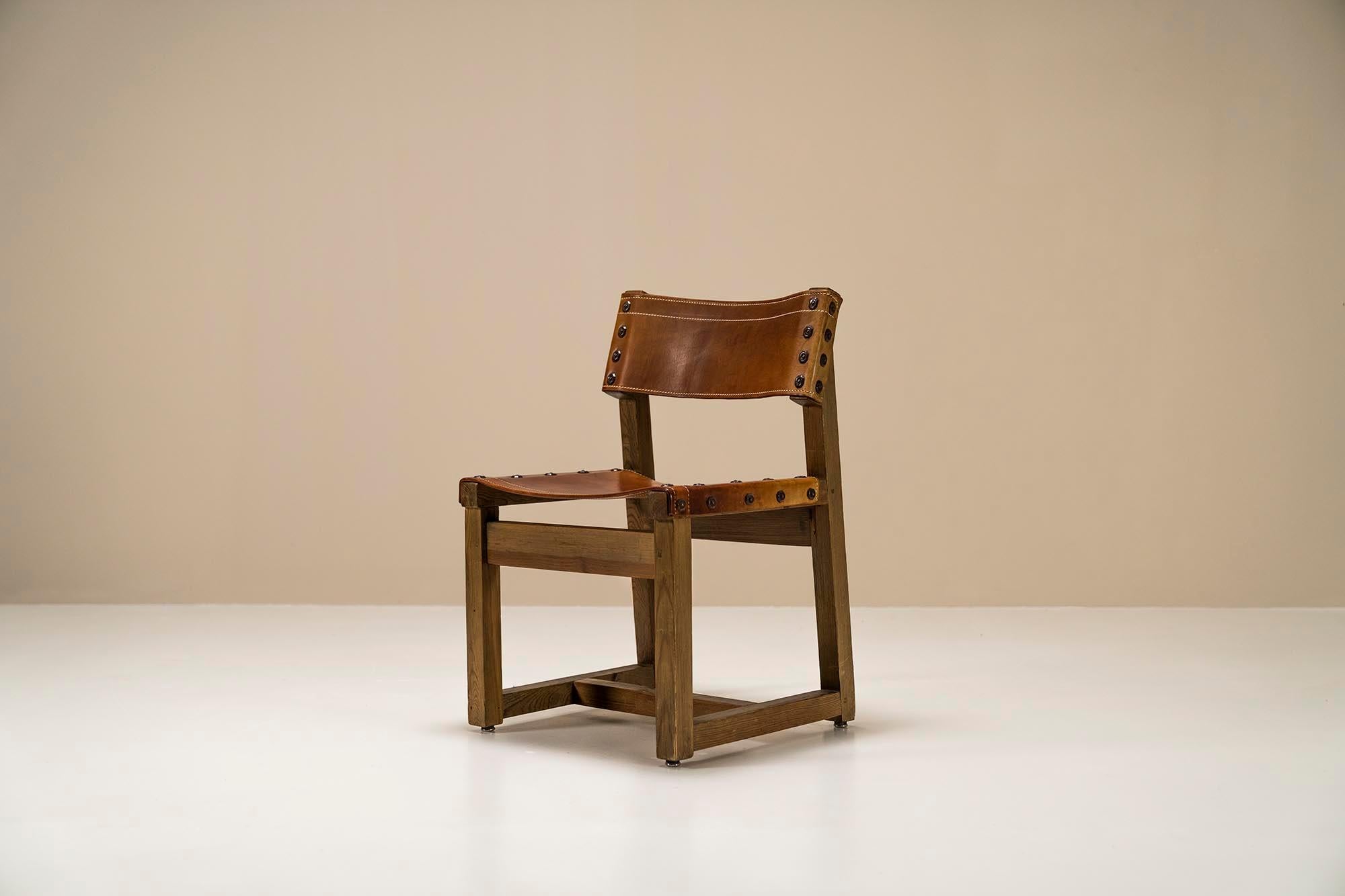 Mid-20th Century Biosca Set of 4 Chairs in Pine and Cognac Saddle Leather, Spain, 1960s For Sale
