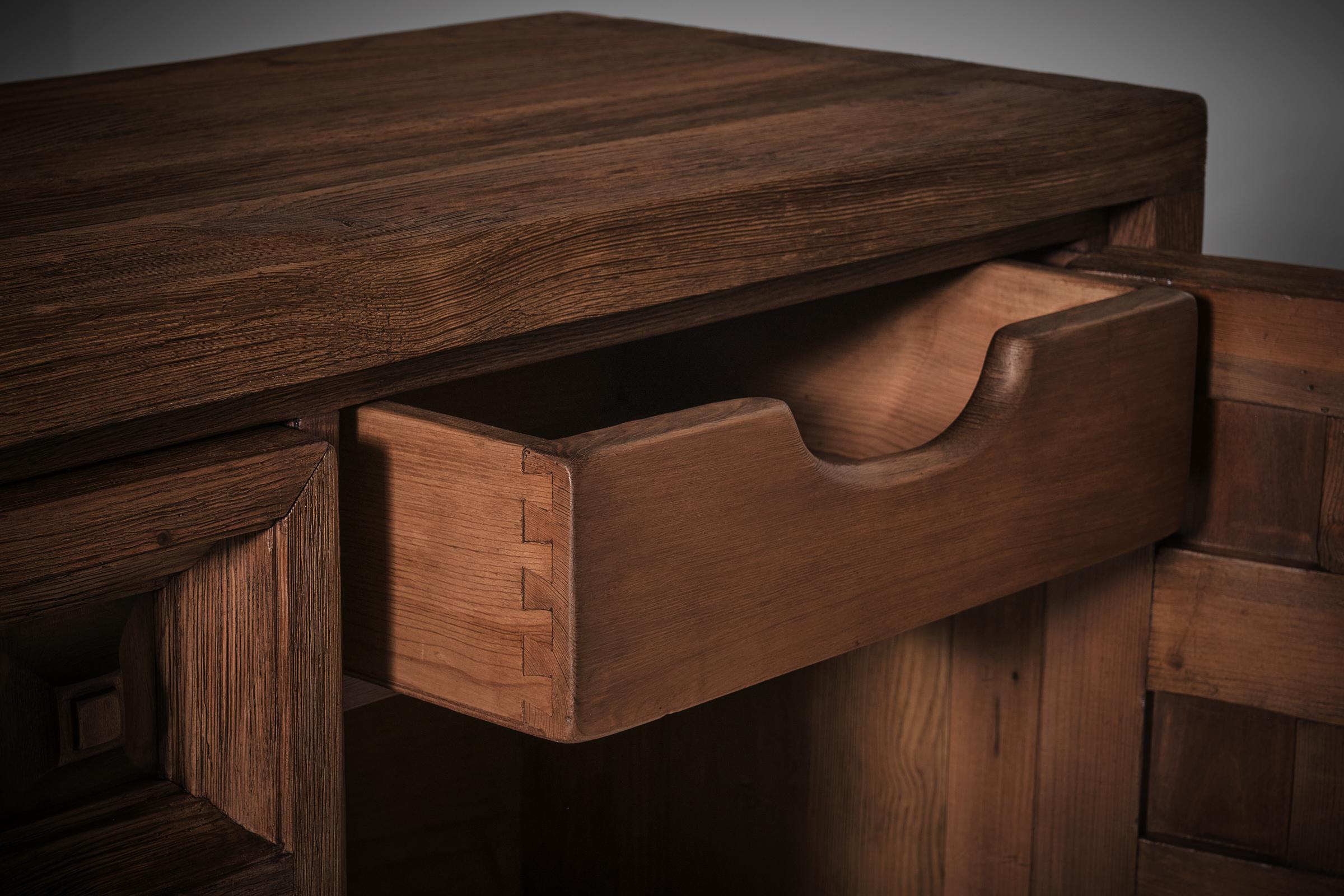 Buffet BIOSCA en pin massif, Espagne années 1960 en vente 5