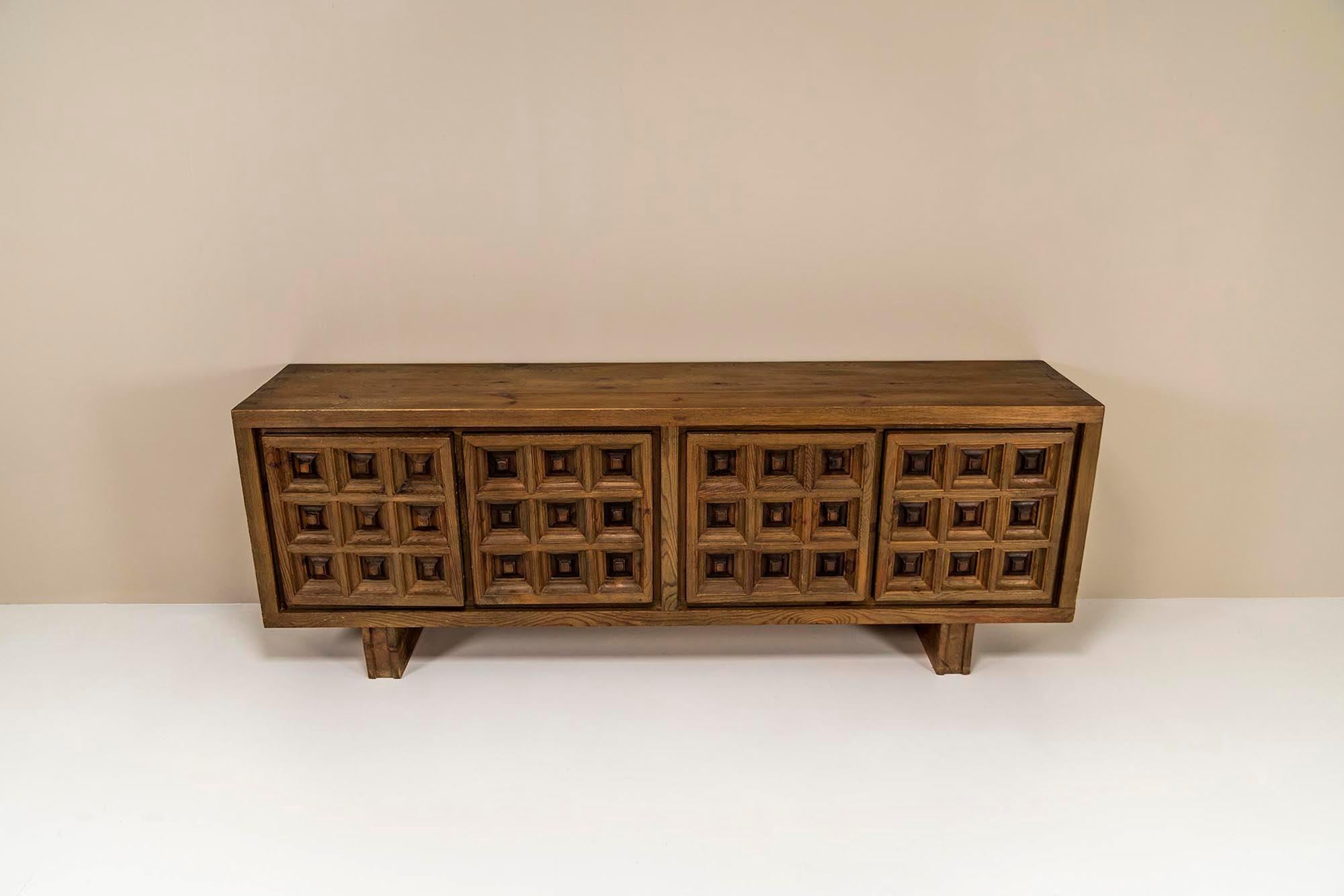 Biosca Sideboard in Stained Pine, Spain 1960s In Good Condition For Sale In Hellouw, NL