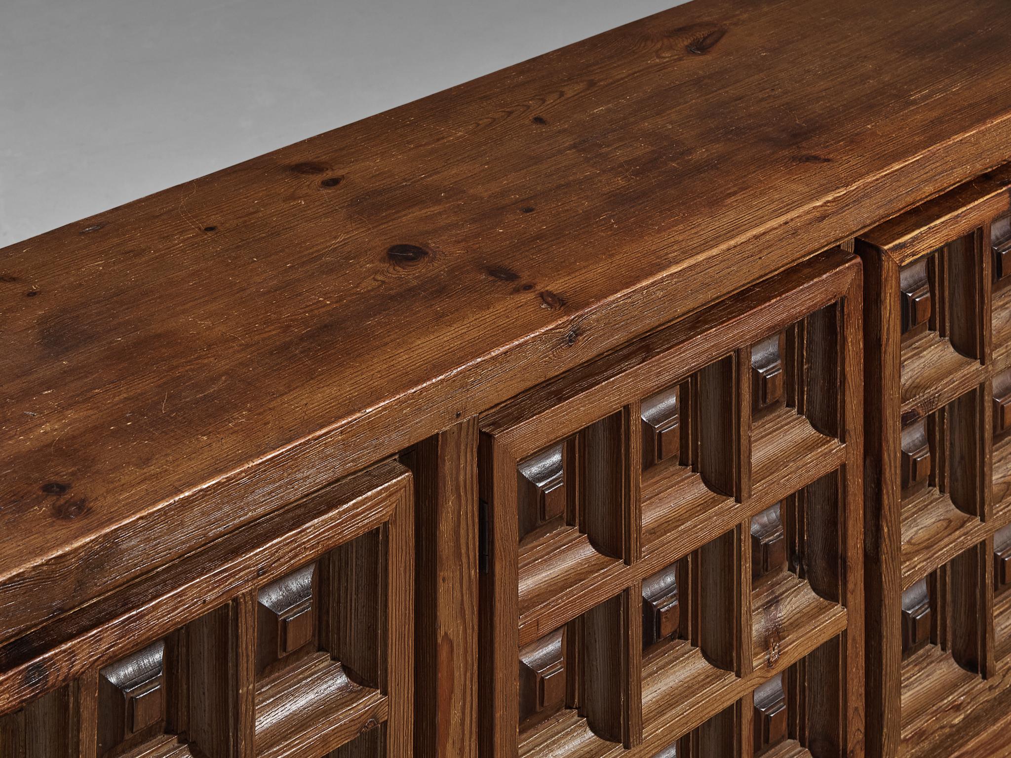 Mid-Century Modern Buffet espagnol Biosca en pin teinté en vente