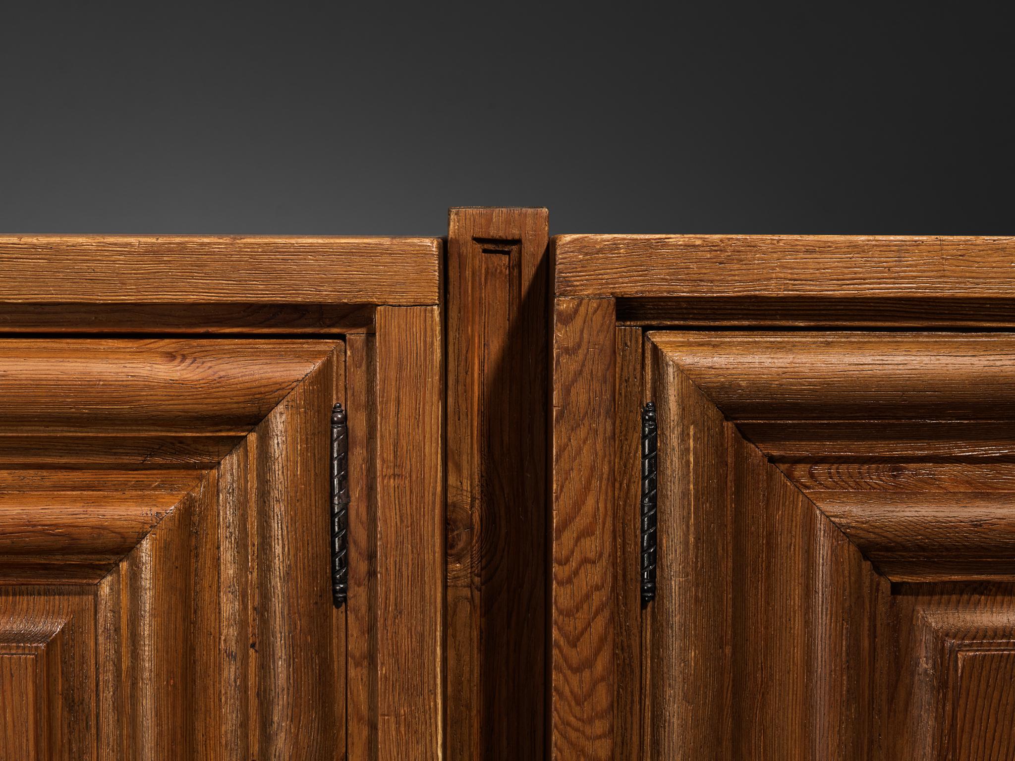 Biosca Spanish Sideboard in Stained Pine In Good Condition In Waalwijk, NL