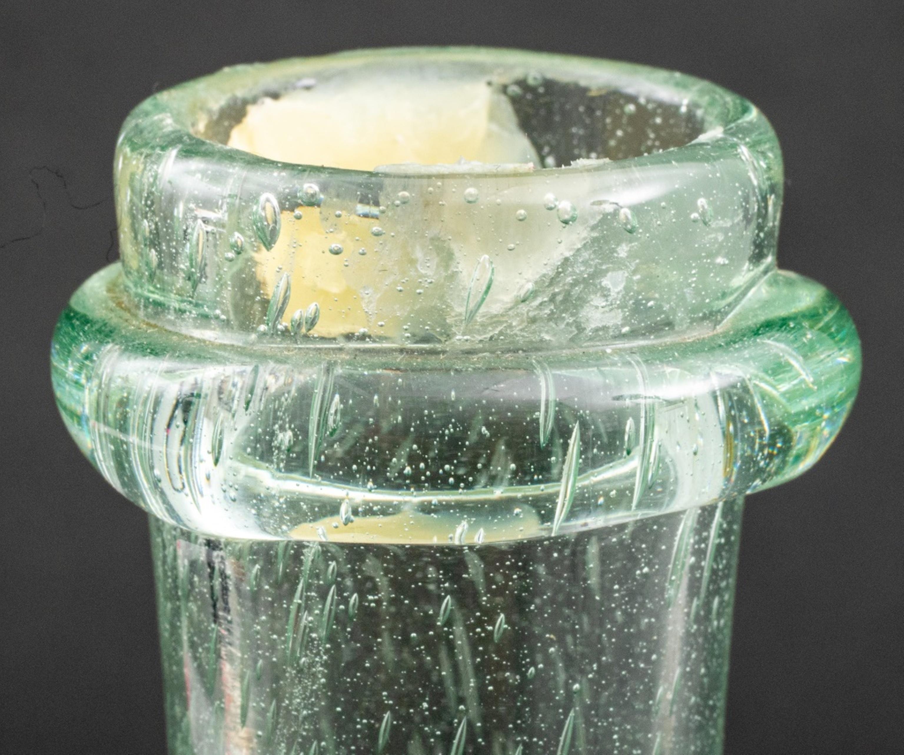 20ième siècle Carafe à décanter en verre bullé français Biot en vente