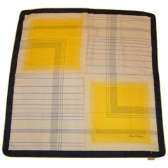 Pañuelo de seda "Sombras y grafismos" Biouchi Bellogie Elegante y detallado borde azul marino