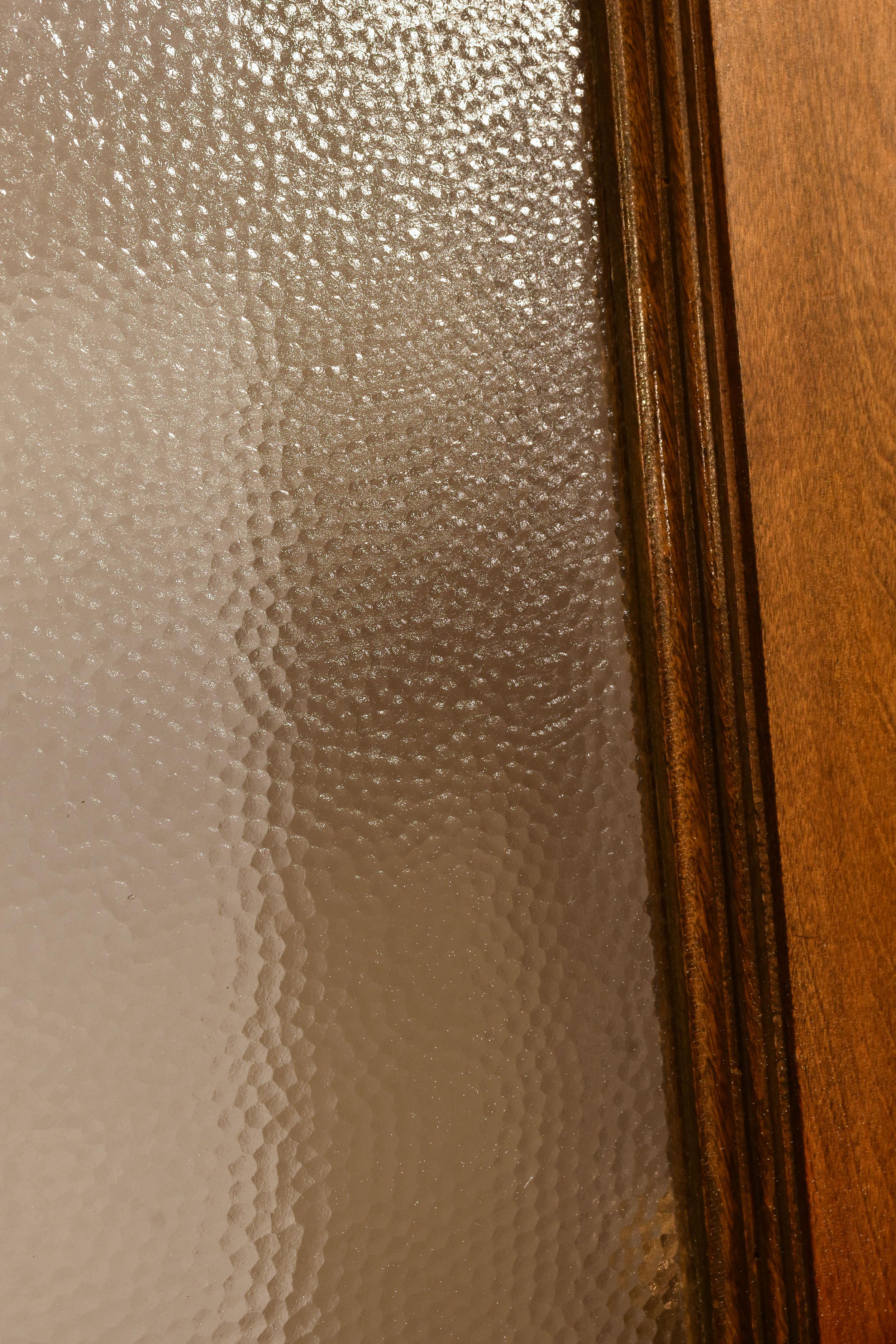 Birke 3/4 View Eight Lite Doppeltürensets mit Kieselglas (American Arts and Crafts)