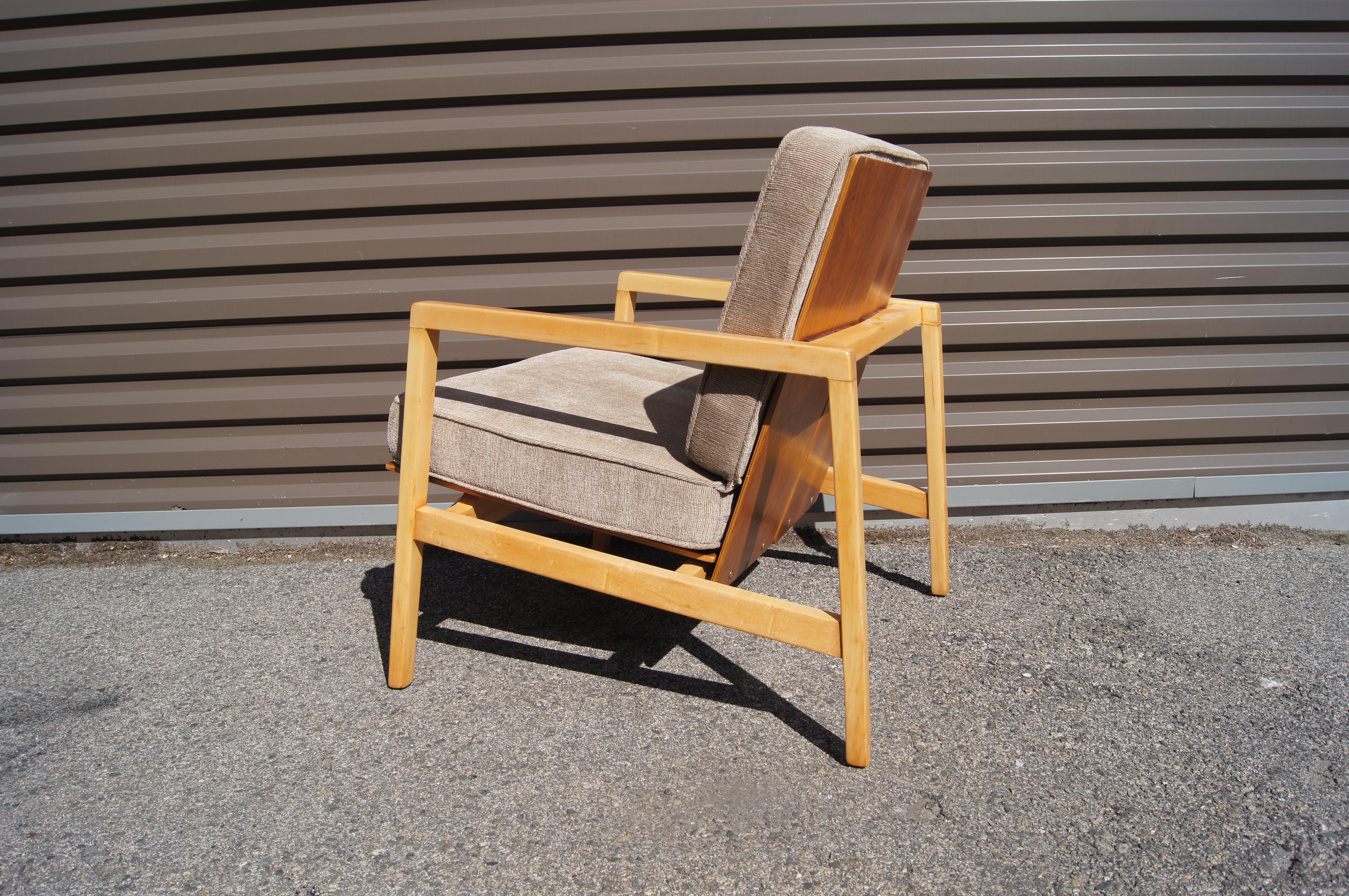 Mid-Century Modern Maple and Walnut Lounge Chair, Model 645, by Lewis Butler for Knoll Associates For Sale