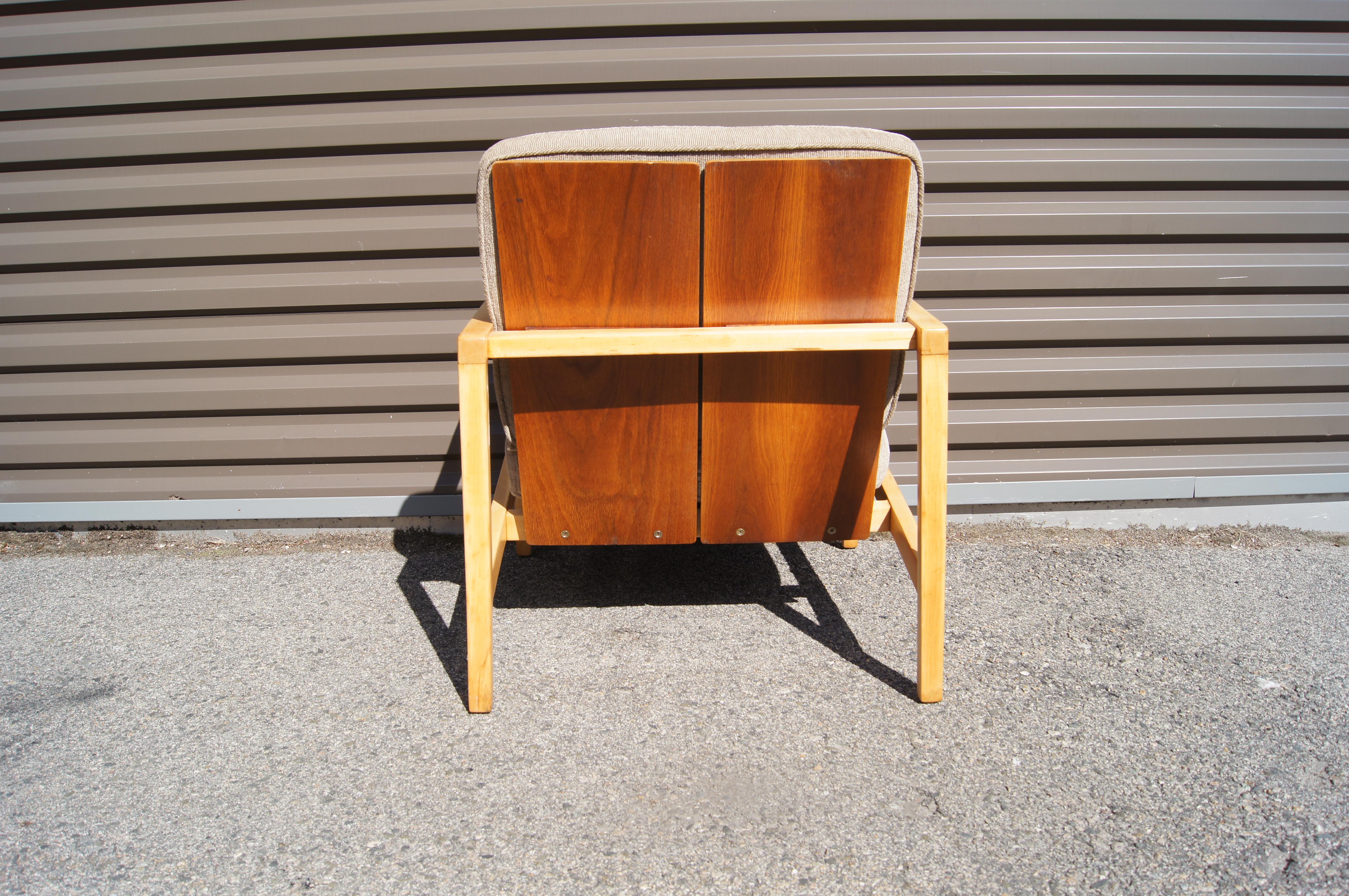 American Maple and Walnut Lounge Chair, Model 645, by Lewis Butler for Knoll Associates For Sale