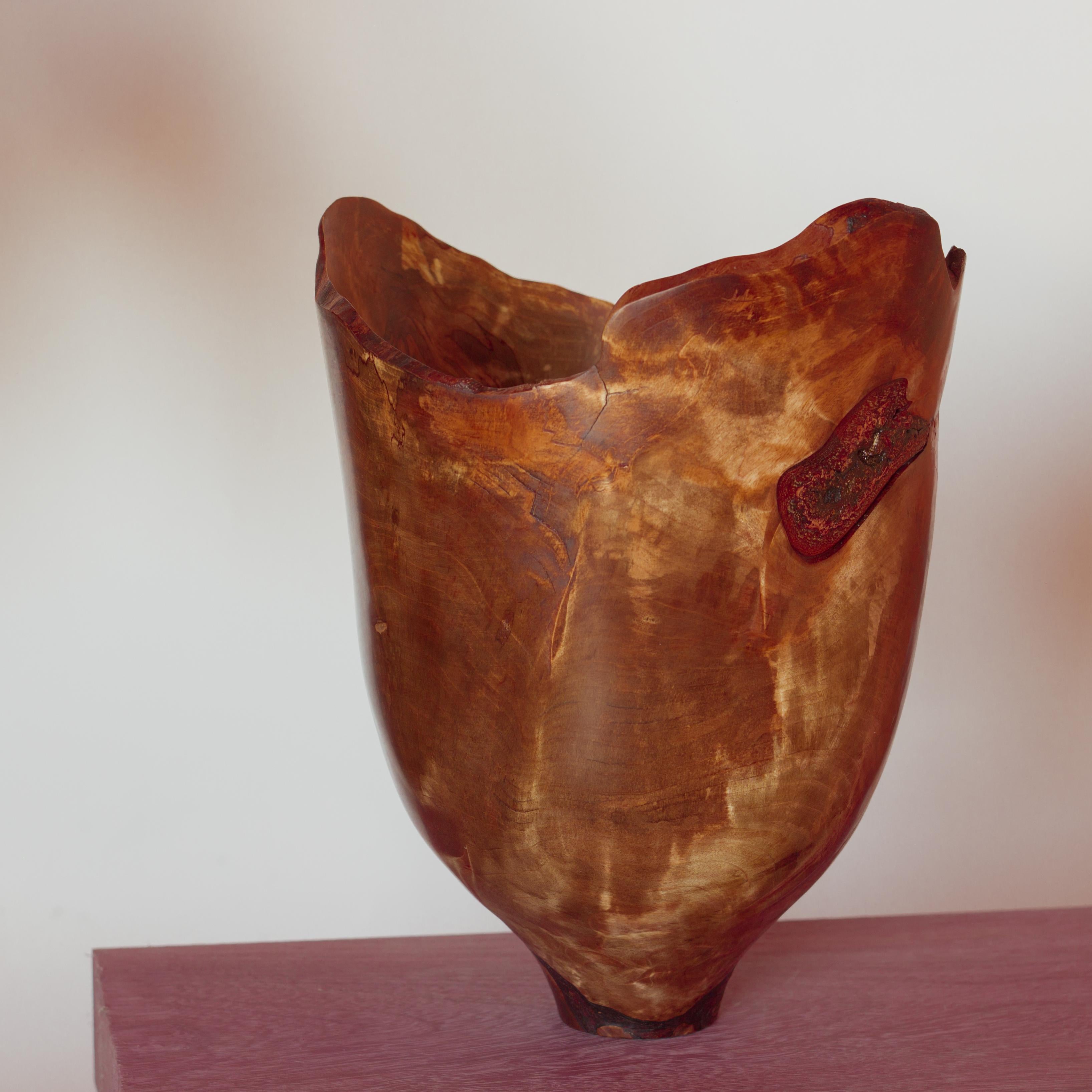 Birch burl vase by Vlad Droz
Unique handmade piece signed by Vlad Droz
Dimensions: 27 x 20 cm
Materials: natural dye birch burl wood

Vlad Droz
