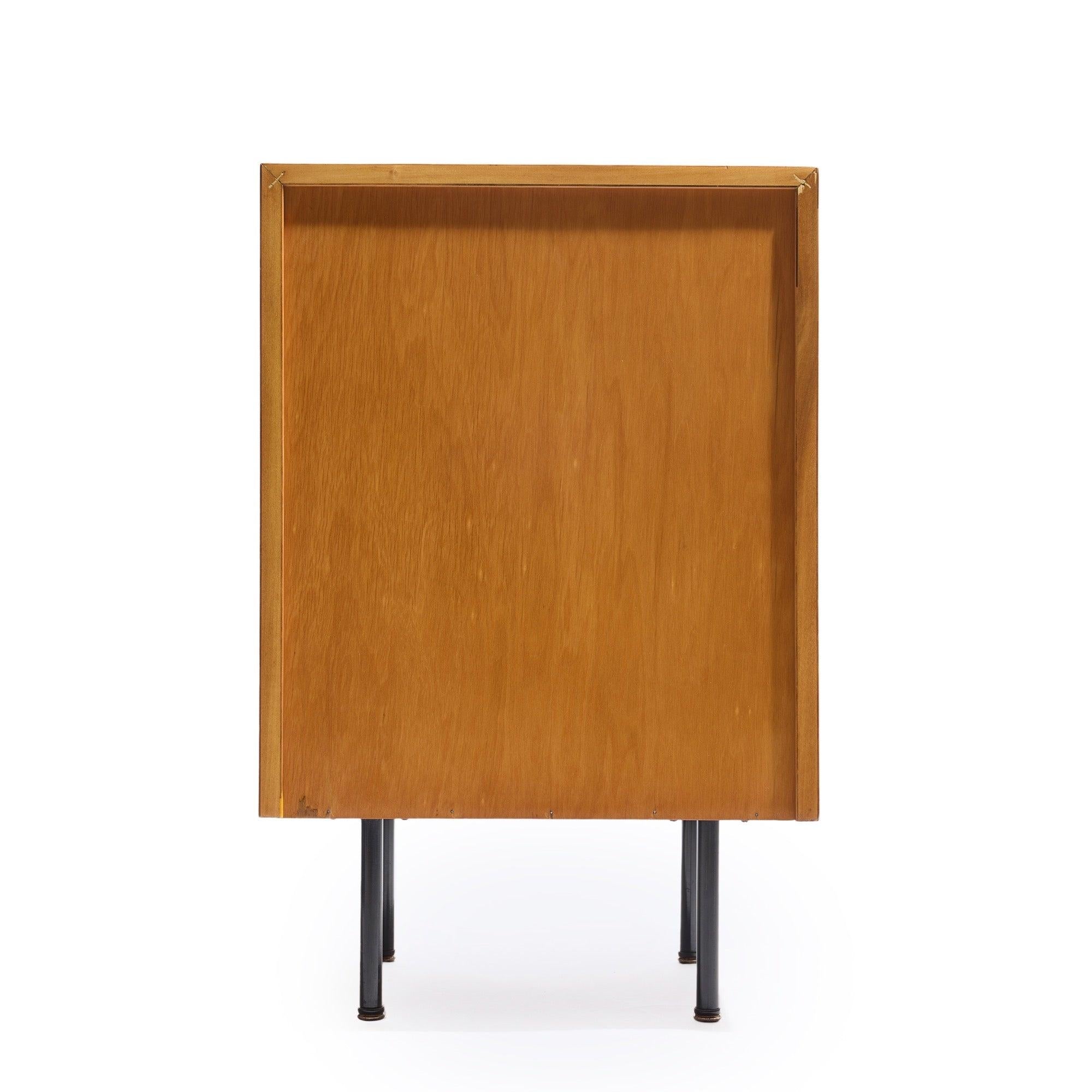 Armadio in betulla di Florence Knoll per Knoll & Associates, anni '40 In condizioni ottime in vendita a Sagaponack, NY