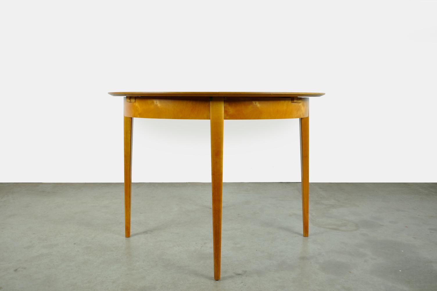 4-6 person extendable dining table TB35 designed by Cees Braakman for Pastoe, 1950s. The table has a beautiful combination of birch and teak veneer finishes. The round top, with a beautiful detailed edge, is made of teak wood. The frame is finished