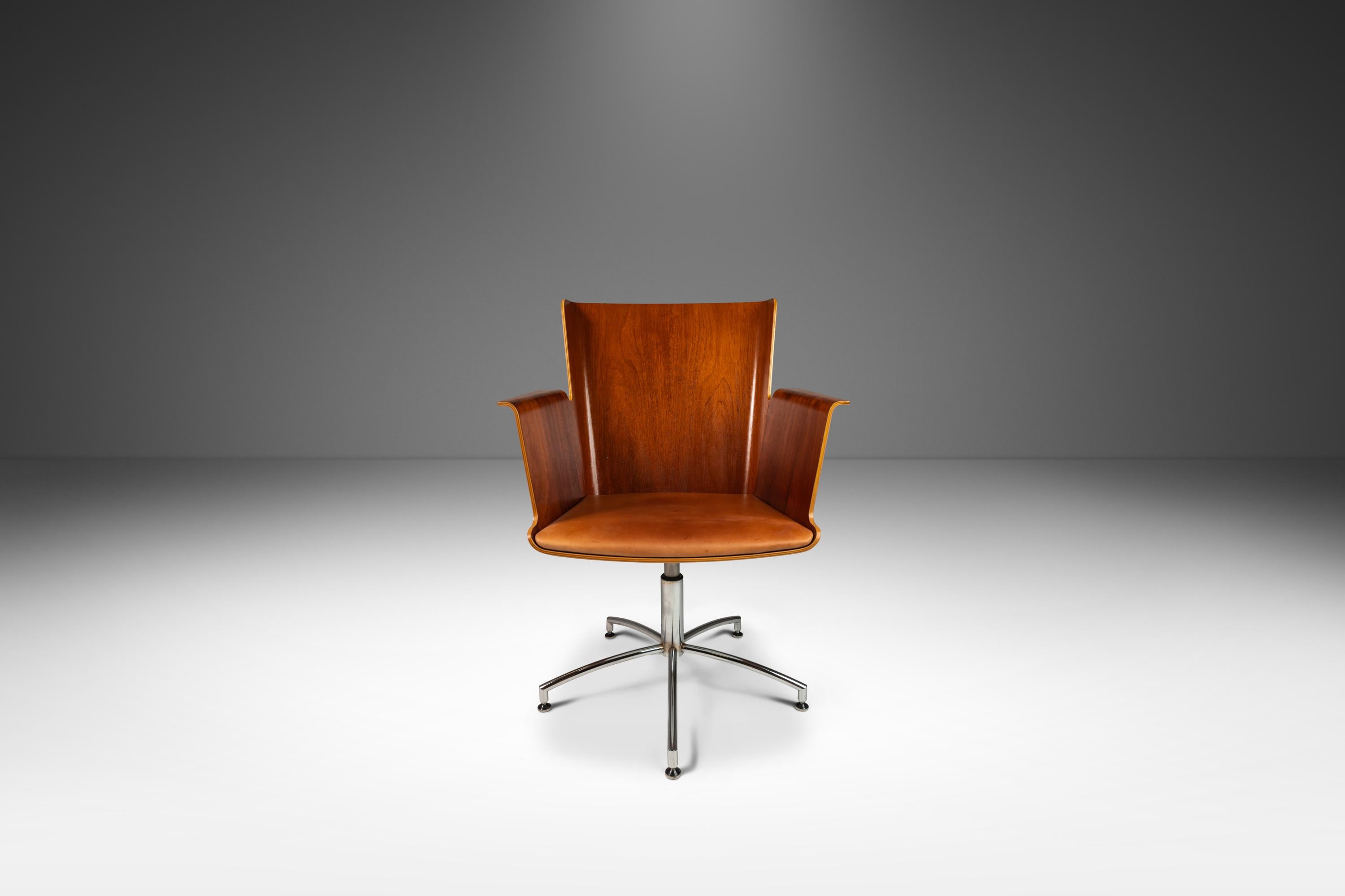 Discover the epitome of Scandinavian design with the Vinga Swivel Chair, a masterful creation by renowned designer Åke Axelsson. Crafted in the 2000s by Galleri Stolen, this chair effortlessly combines functionality and aesthetic appeal. The seat,