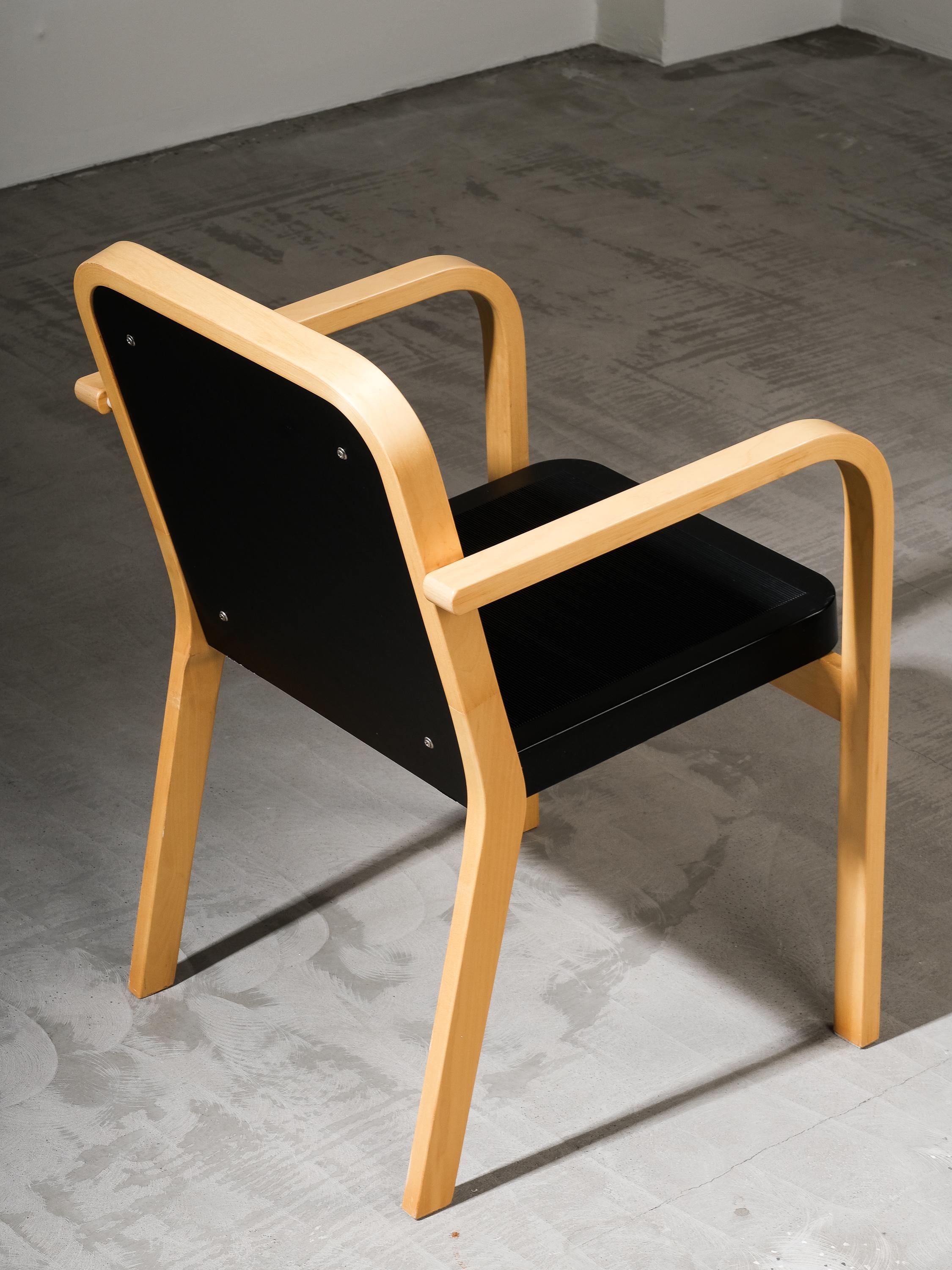 Birch & Plastic Armchairs Model 420 by Ben af Schultén for Artek 5