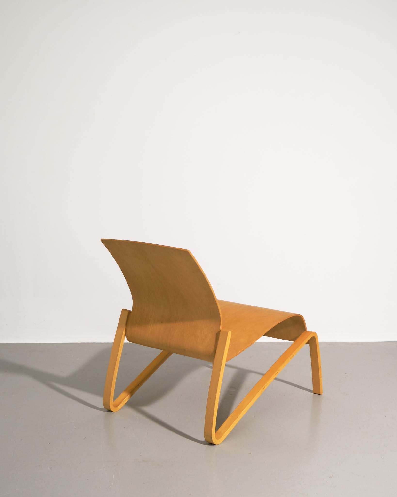 A sculptural birch plywood lounge chair designed by Hans Peter Weidmann for Artek, Finland, 1990. This distinctive piece, sometimes referred to as the Nandin chair, reflects Artek’s modernist legacy through its fluid, organic form and emphasis on
