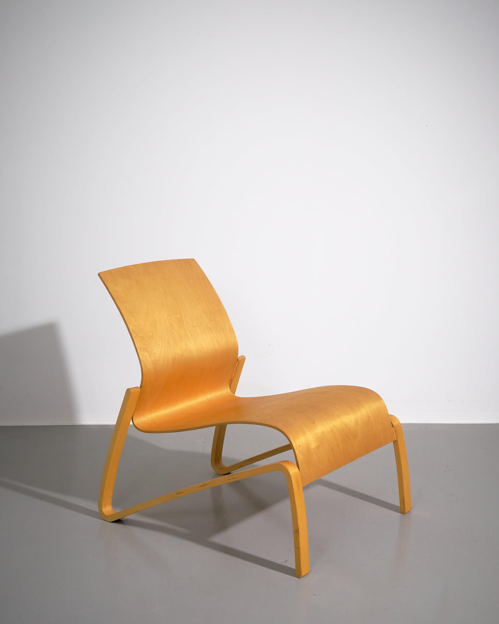 Birch Plywood Lounge Chair by Hans Peter Weidmann for Artek  1990s In Good Condition For Sale In London, GB