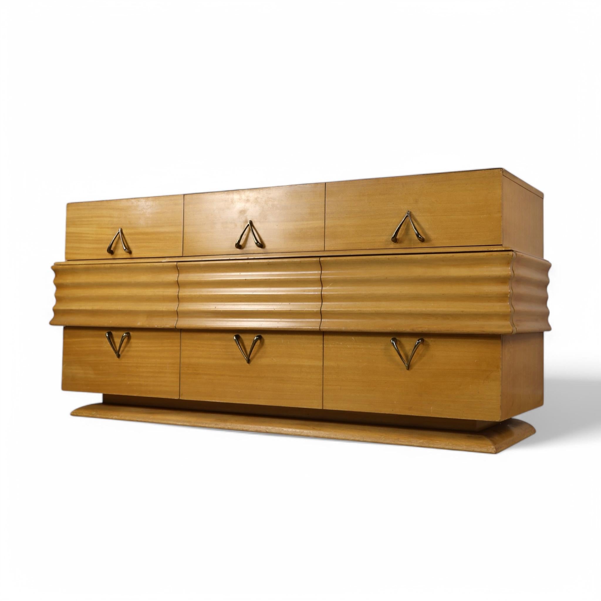 Bouleau Vintage Streamline Mid Century Modern Lowboy Dresser c. 1950s Bon état - En vente à Denville, NJ
