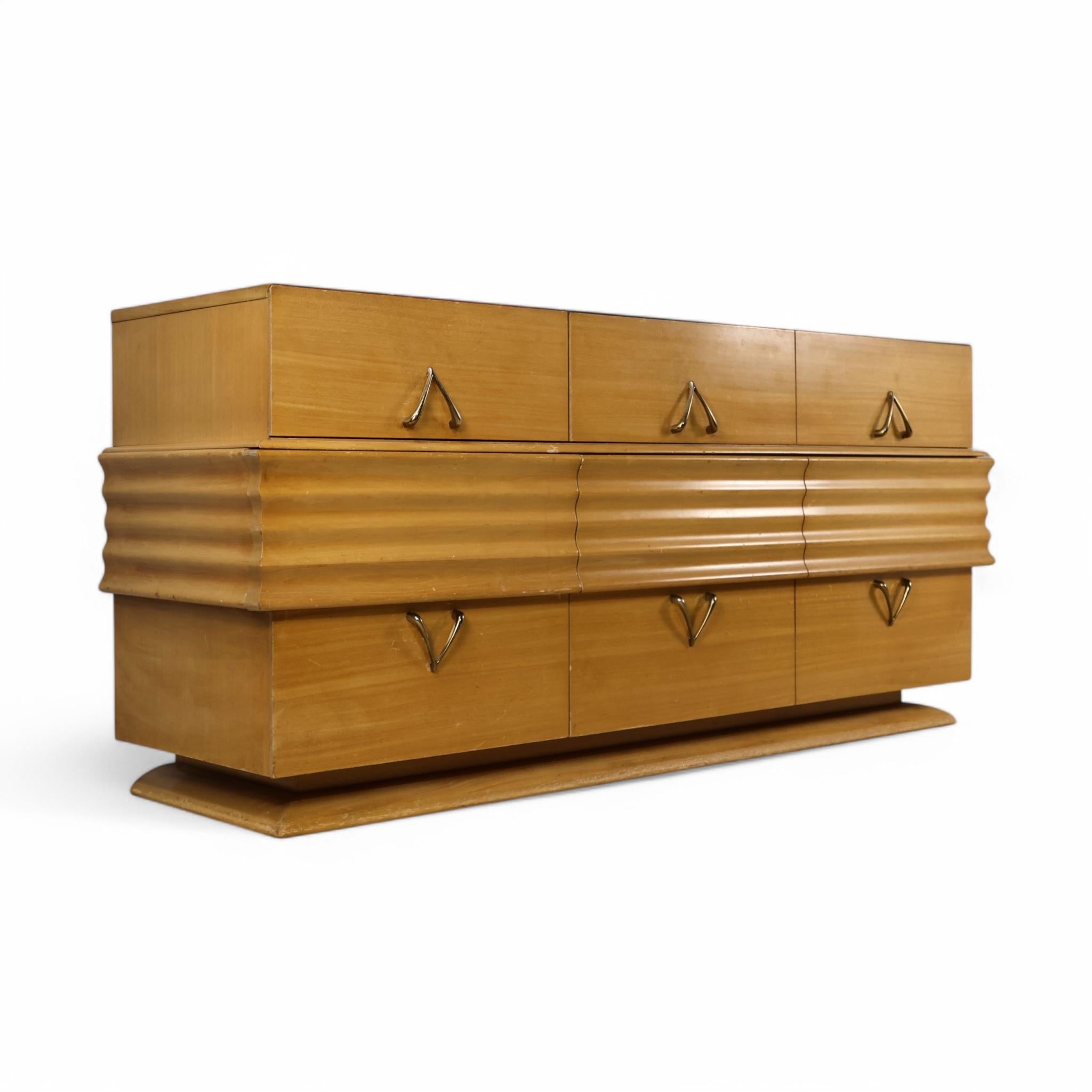 Milieu du XXe siècle Bouleau Vintage Streamline Mid Century Modern Lowboy Dresser c. 1950s en vente