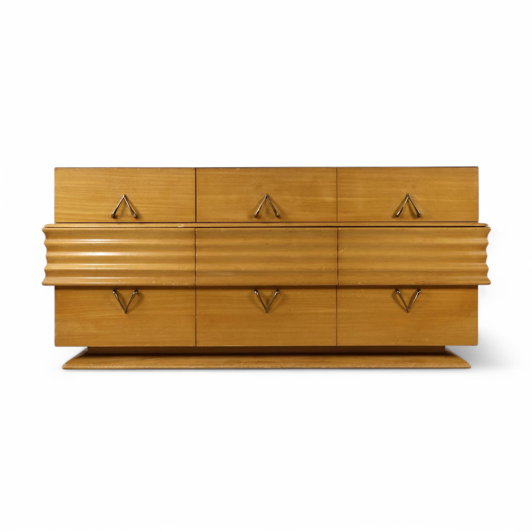Bouleau Vintage Streamline Mid Century Modern Lowboy Dresser c. 1950s en vente 1