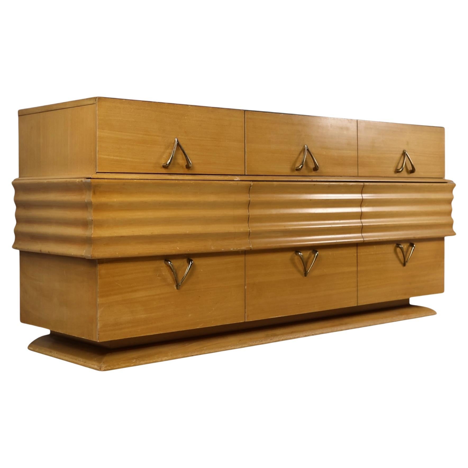 Bouleau Vintage Streamline Mid Century Modern Lowboy Dresser c. 1950s en vente