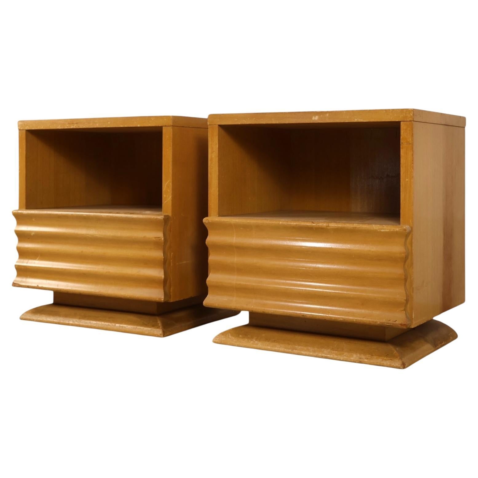 Birch Vintage Streamline Mid Century Modern Pair of Nightstands c. 1950s in vendita
