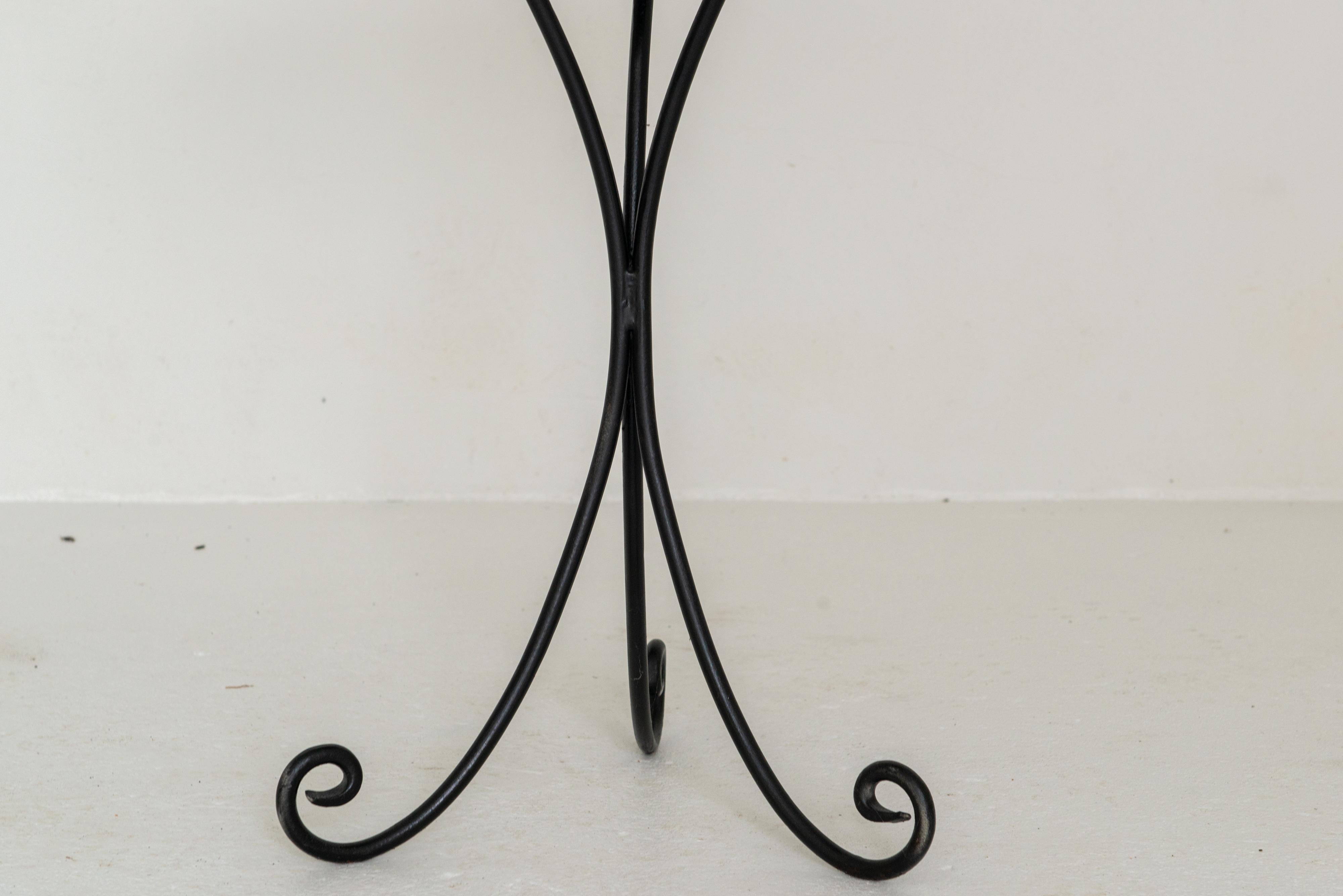 Bird Adorned Round Metal Garden Side Table In Good Condition For Sale In Stamford, CT