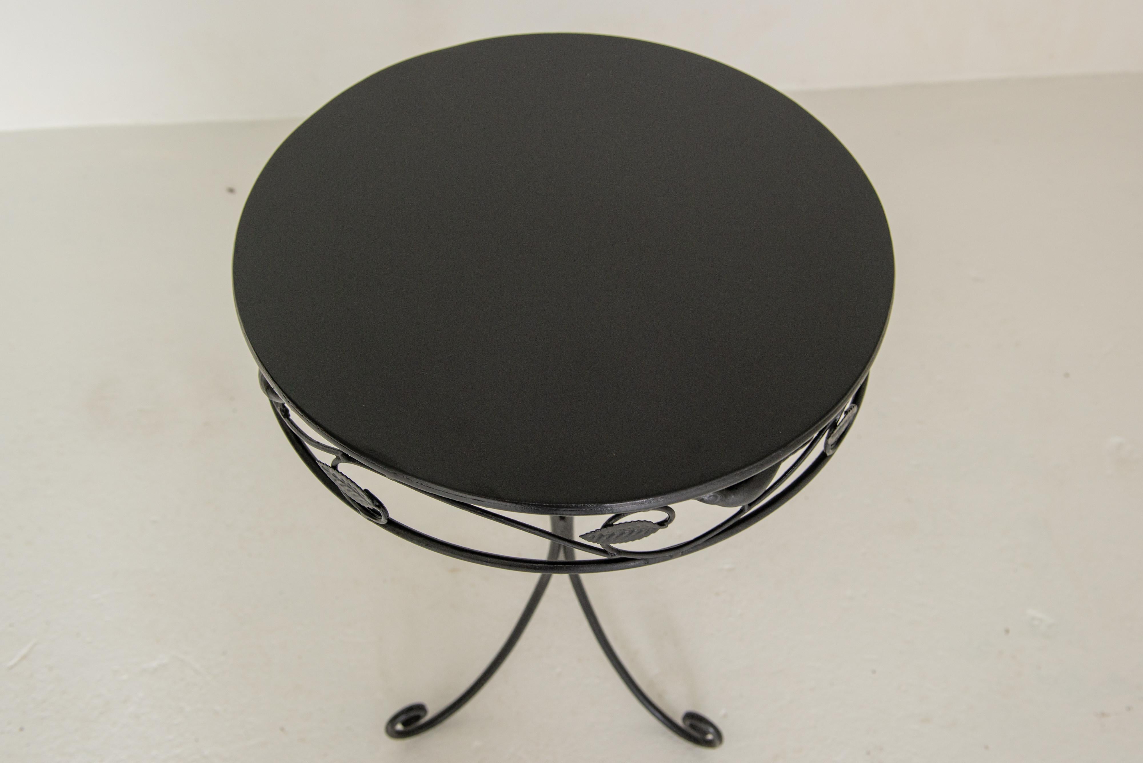 Late 20th Century Bird Adorned Round Metal Garden Side Table For Sale