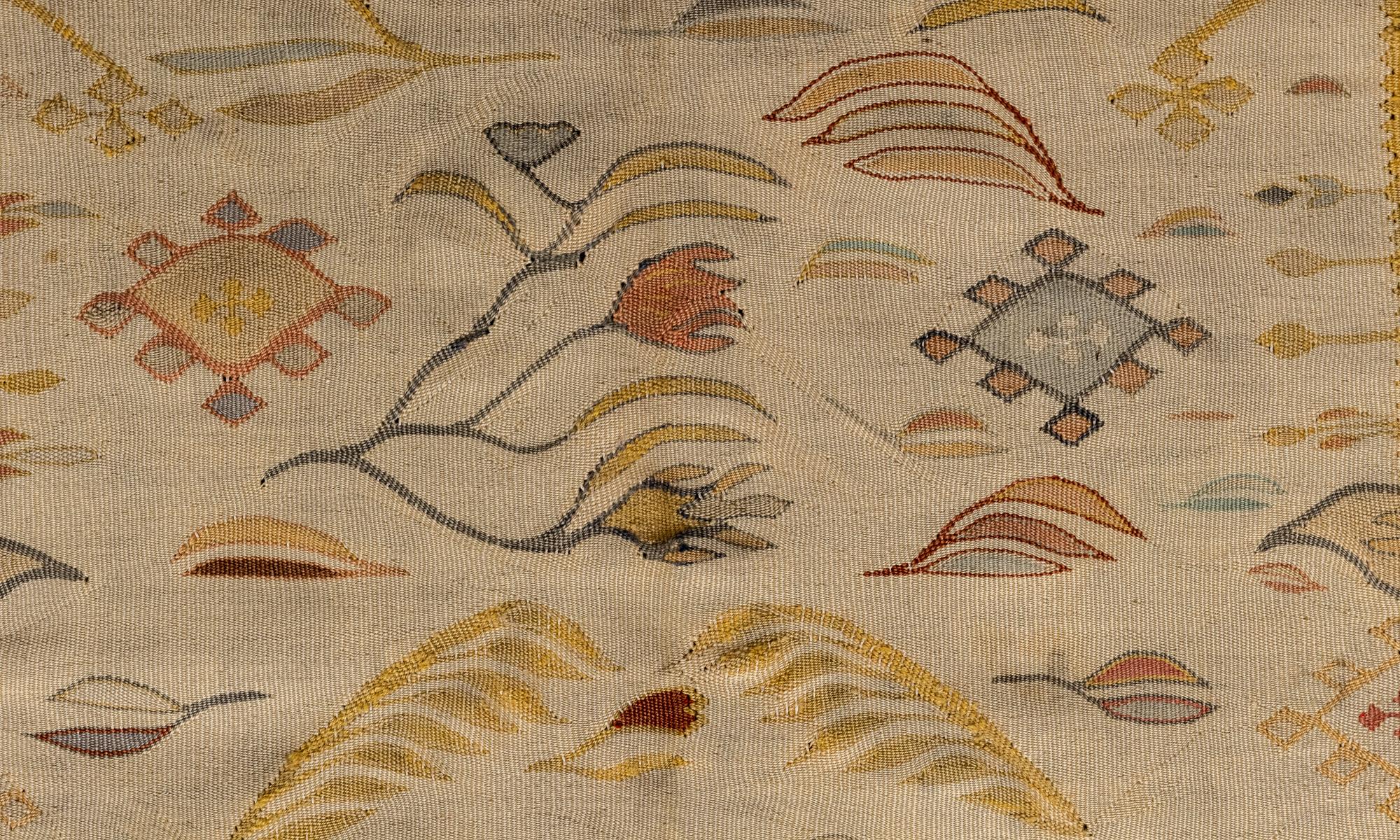 Bird and Flower Motif Bessarabian Kilim, Romania, circa 1930 In Good Condition In Culver City, CA