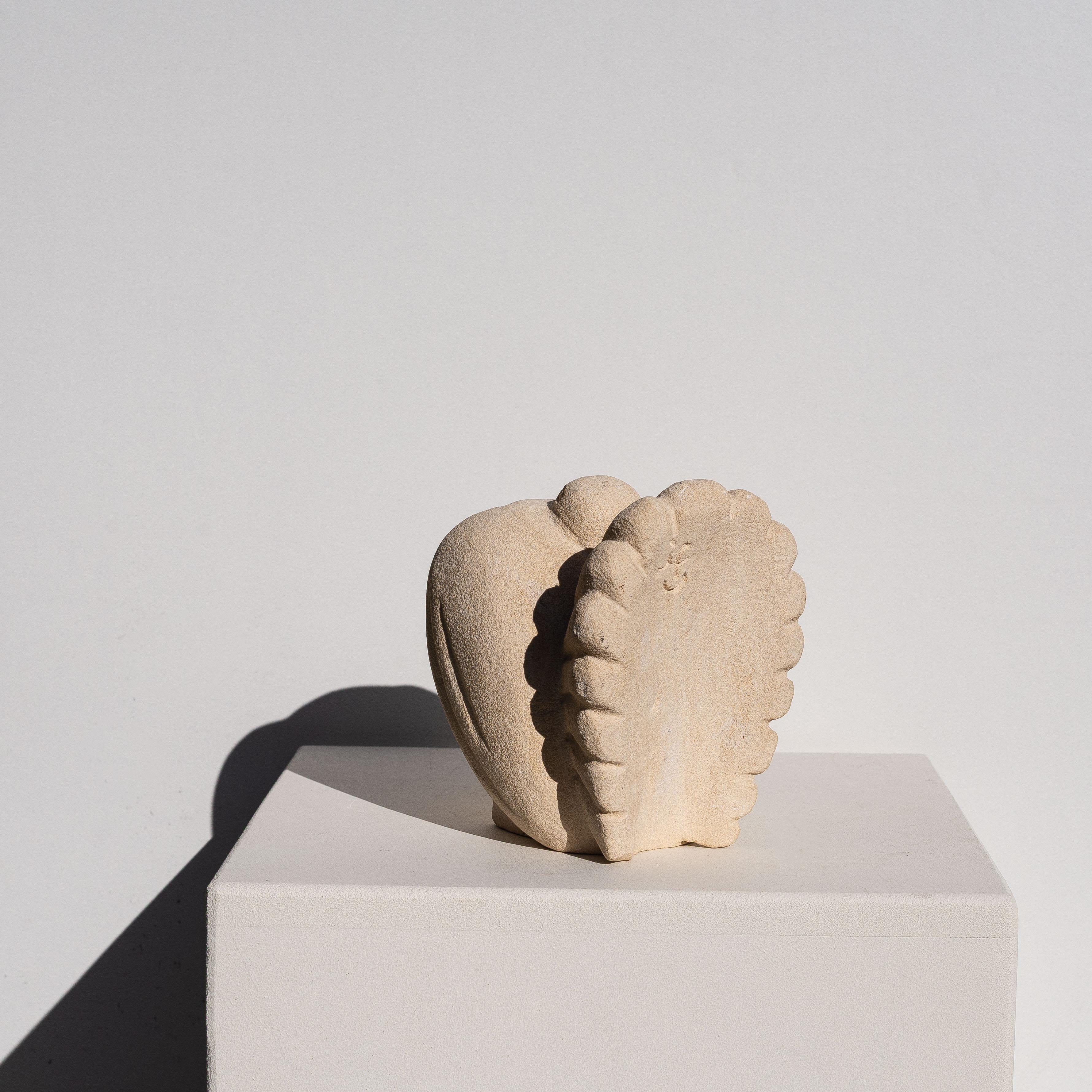 Vogel-Tier-Stein-Skulptur - geschnitzte Kalkstein-Buchstützen - Frankreich 1970er Jahre (20. Jahrhundert) im Angebot