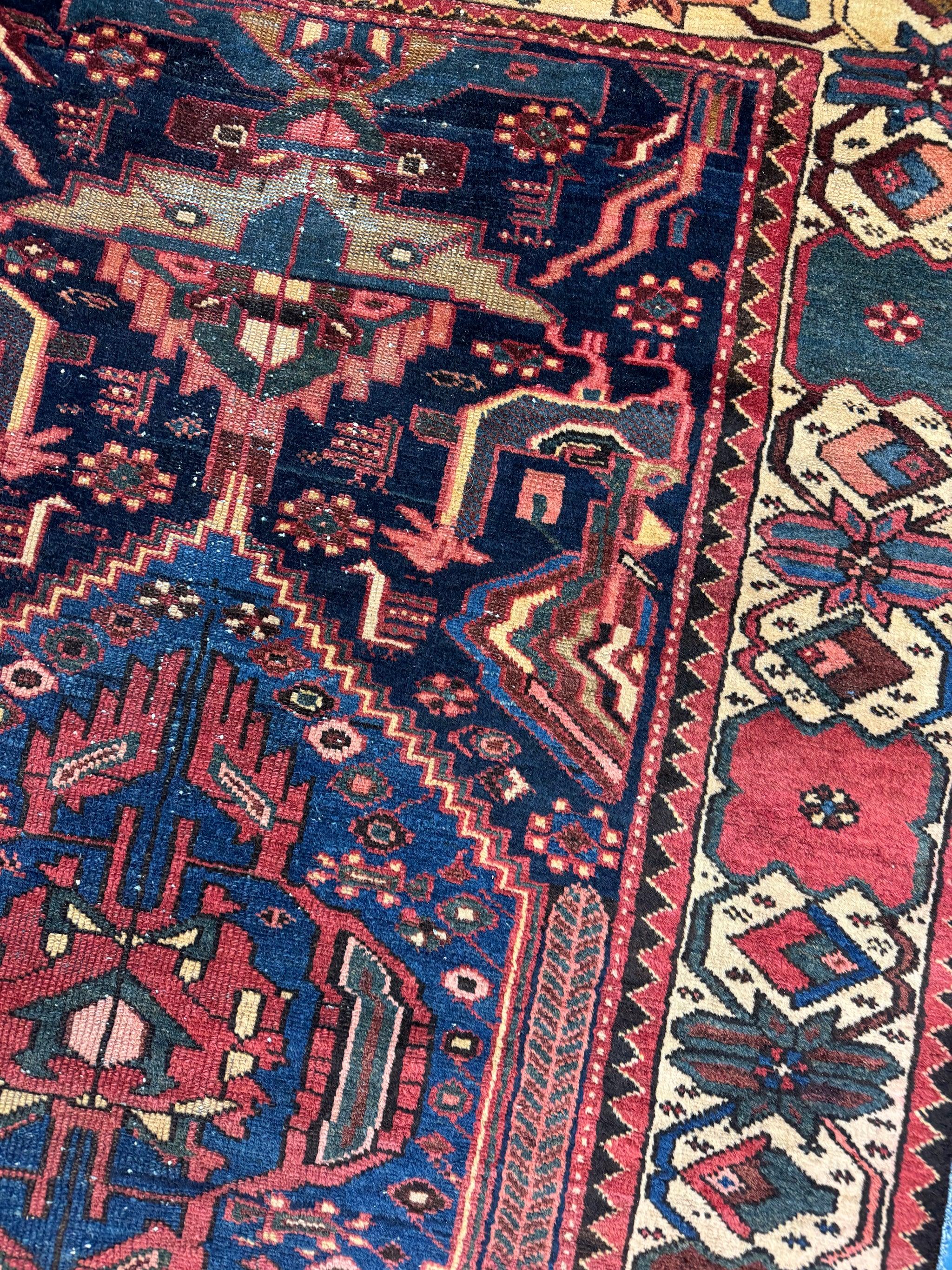Tapis Bakhtiari, c. 1940 Bon état - En vente à Milwaukee, WI
