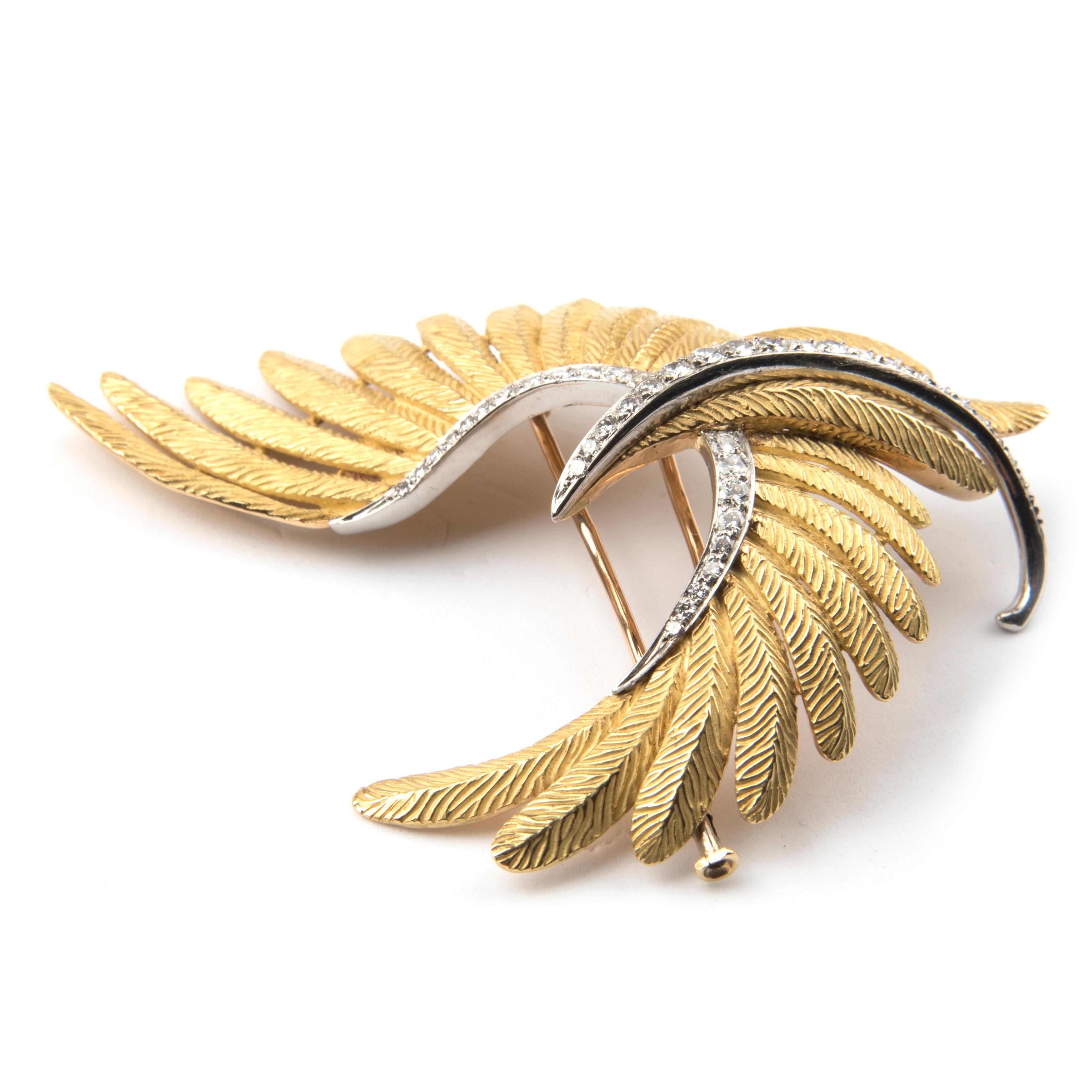 Bird Brooch, 18 Karat Yellow Gold Platinum and Diamond by Bulgari In Good Condition For Sale In London, GB