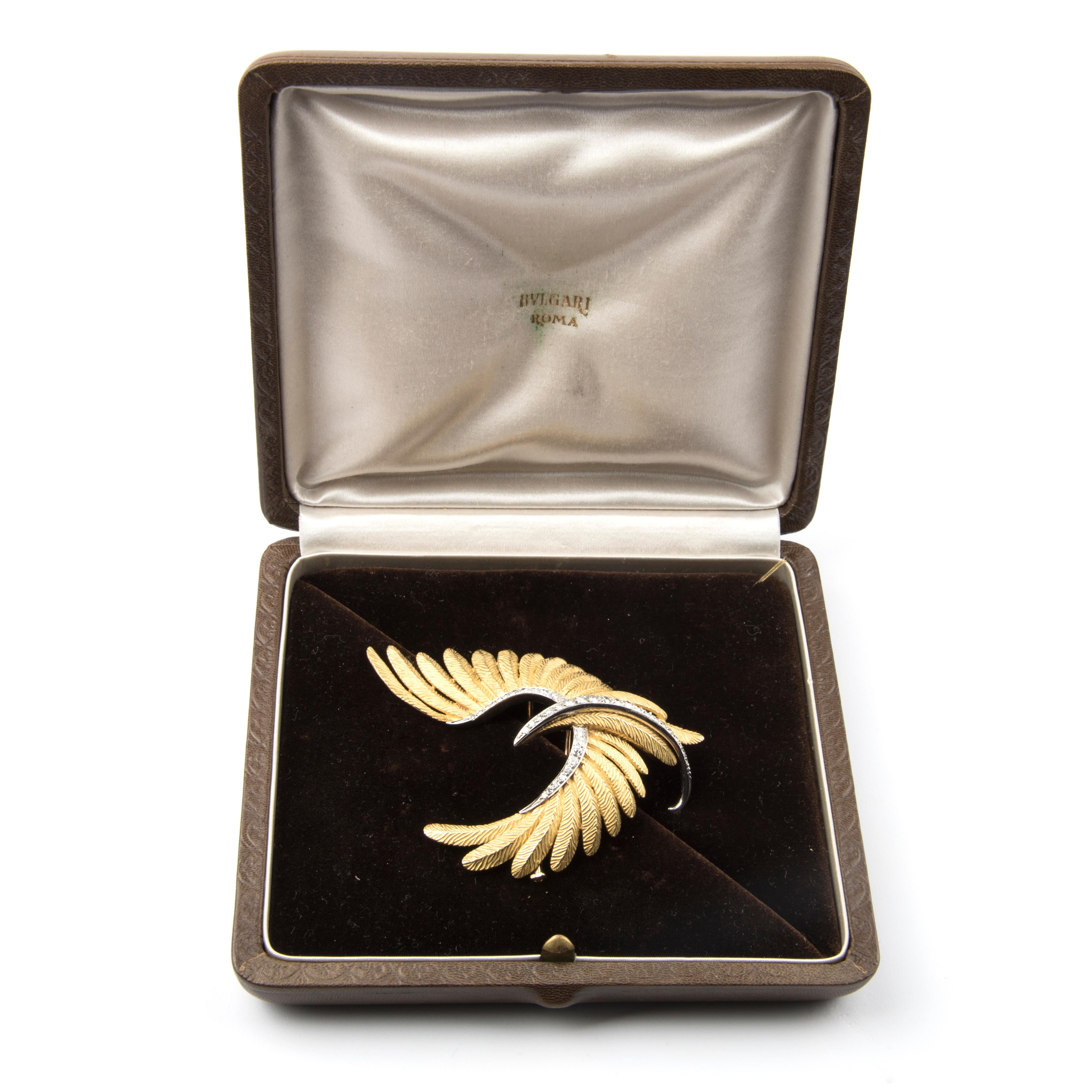 Bird Brooch, 18 Karat Yellow Gold Platinum and Diamond by Bulgari For Sale 1