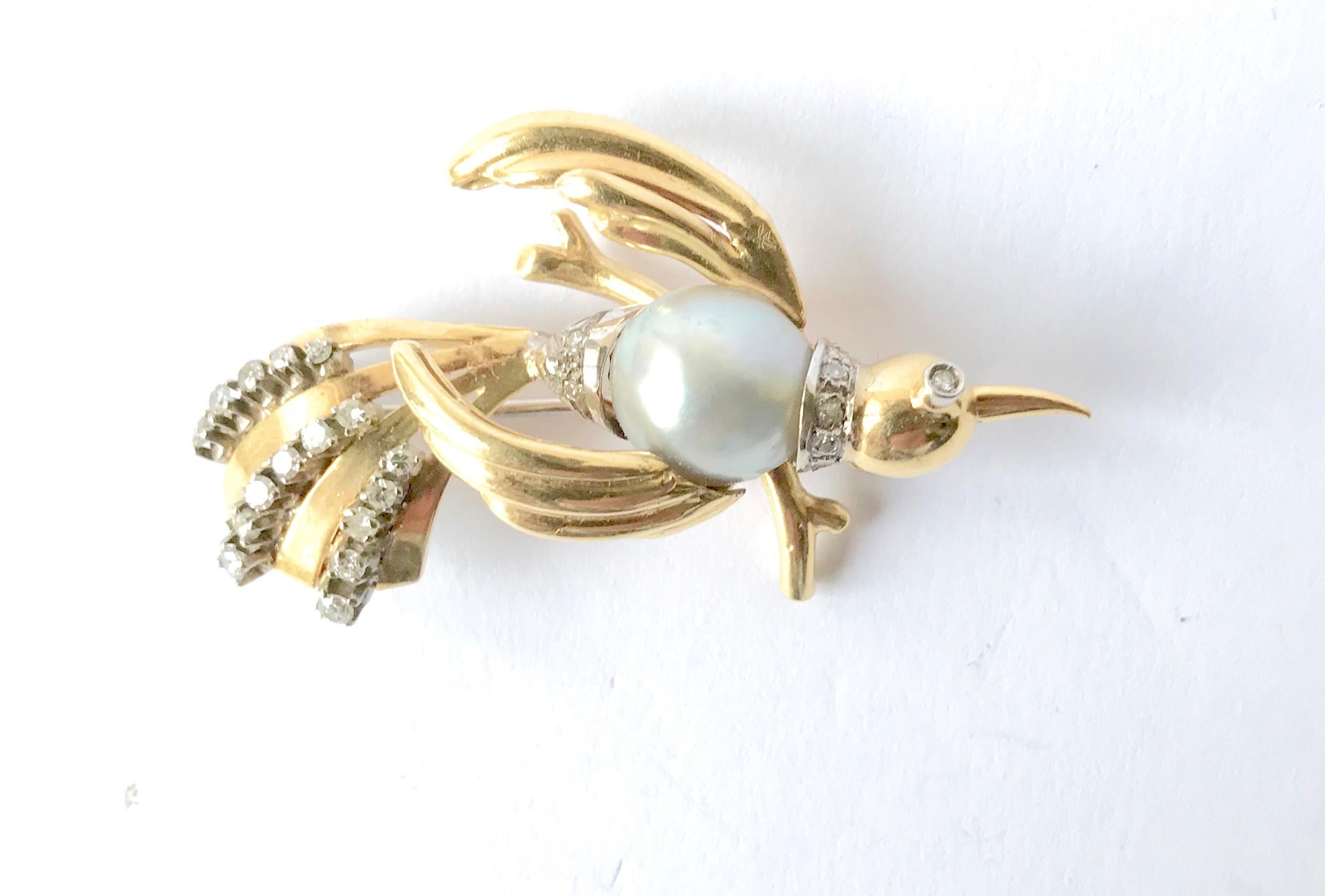 Bird Brooch circa 1960 Yellow and White Gold 18 Carat Pearl and Diamond For Sale 3