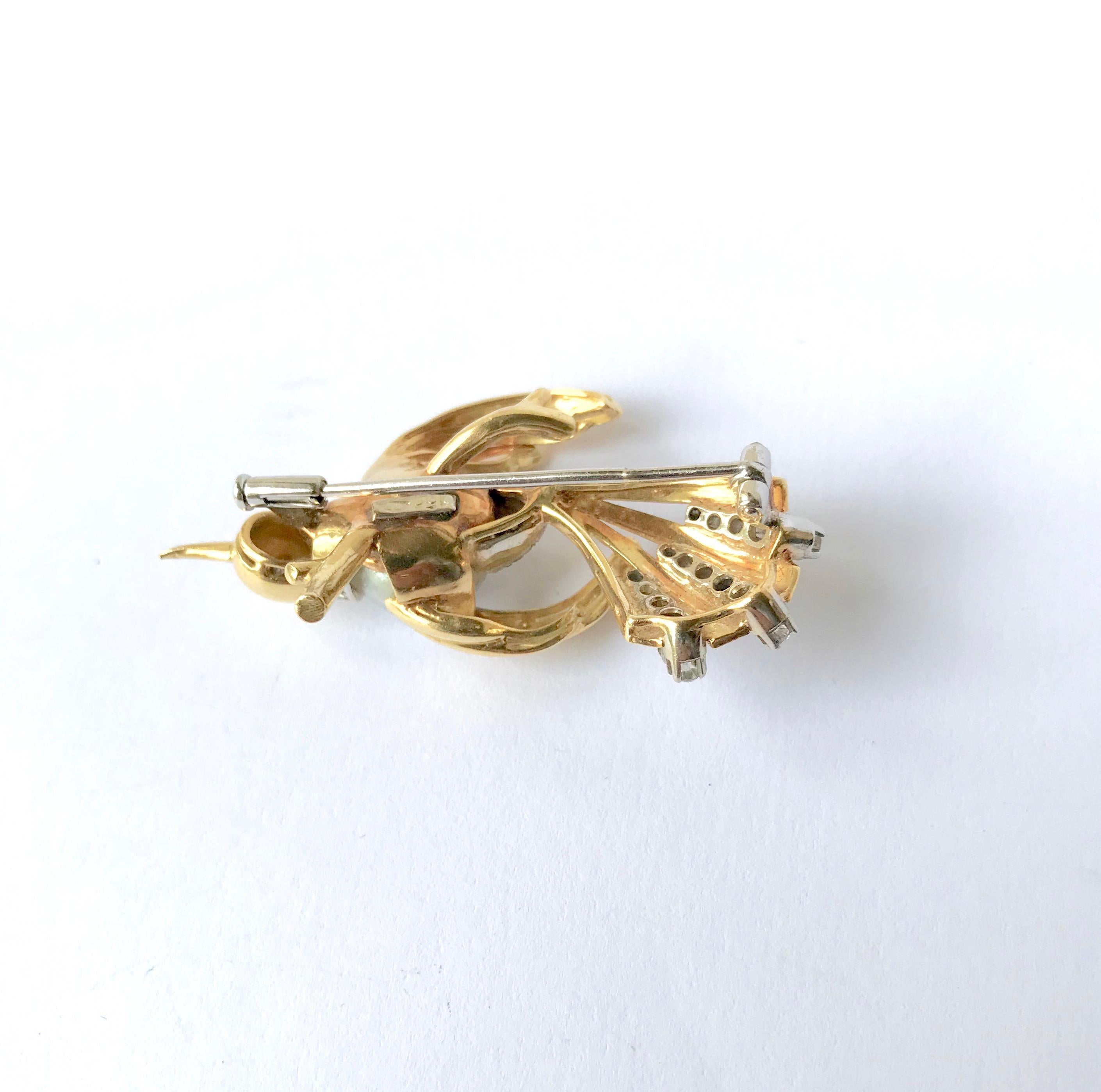 Bird Brooch circa 1960 Yellow and White Gold 18 Carat Pearl and Diamond For Sale 4