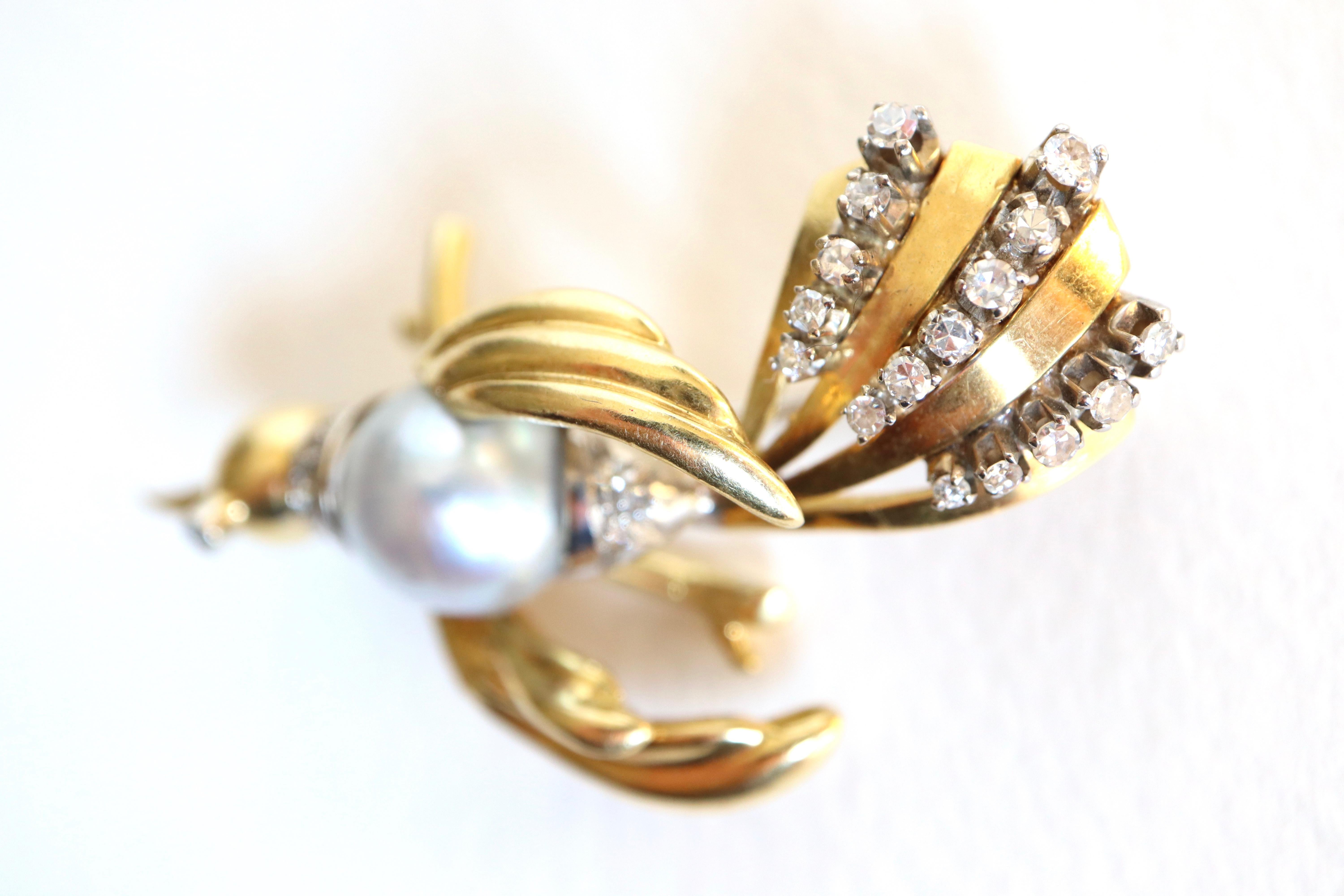 Brilliant Cut Bird Brooch circa 1960 Yellow and White Gold 18 Carat Pearl and Diamond For Sale