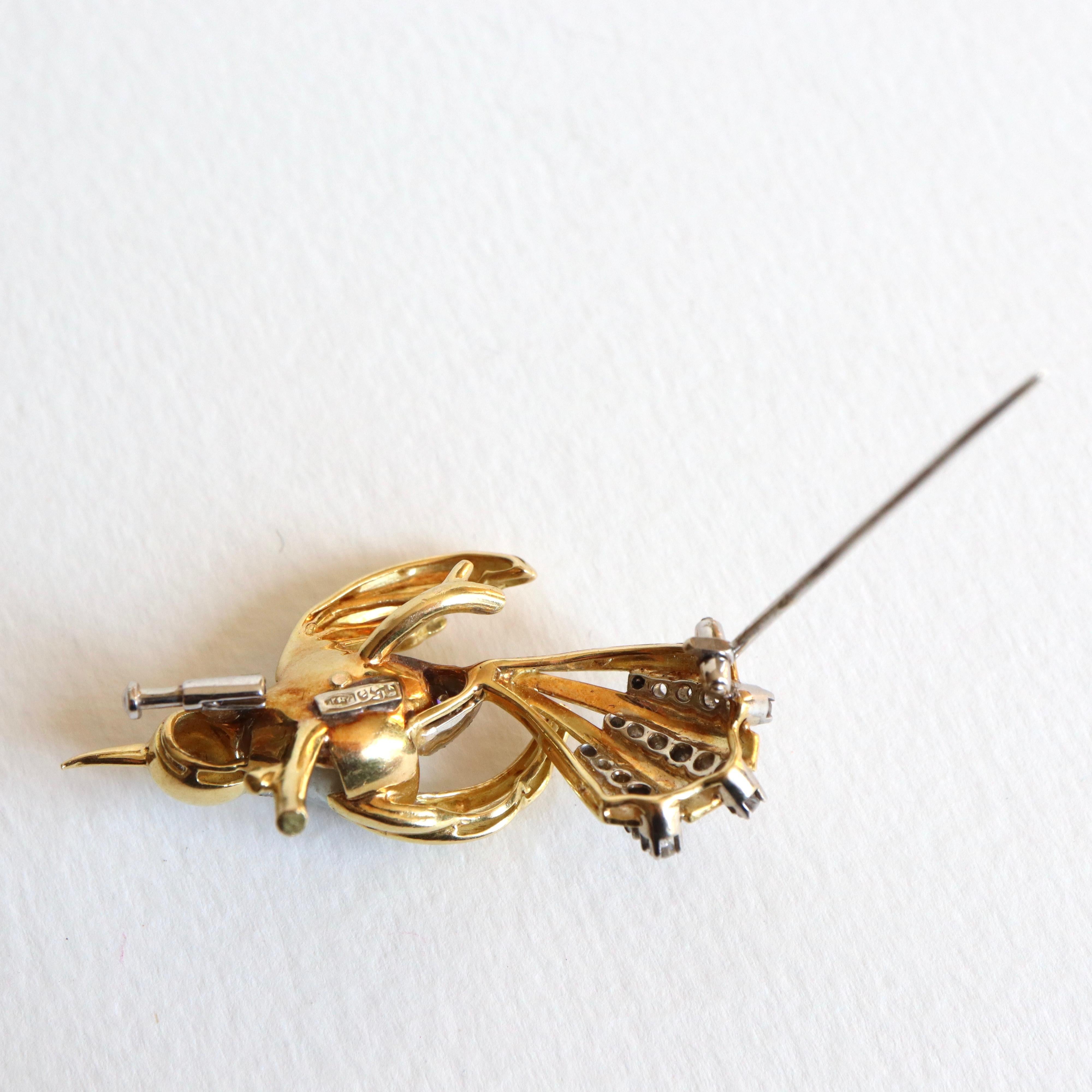 Bird Brooch circa 1960 Yellow and White Gold 18 Carat Pearl and Diamond For Sale 1