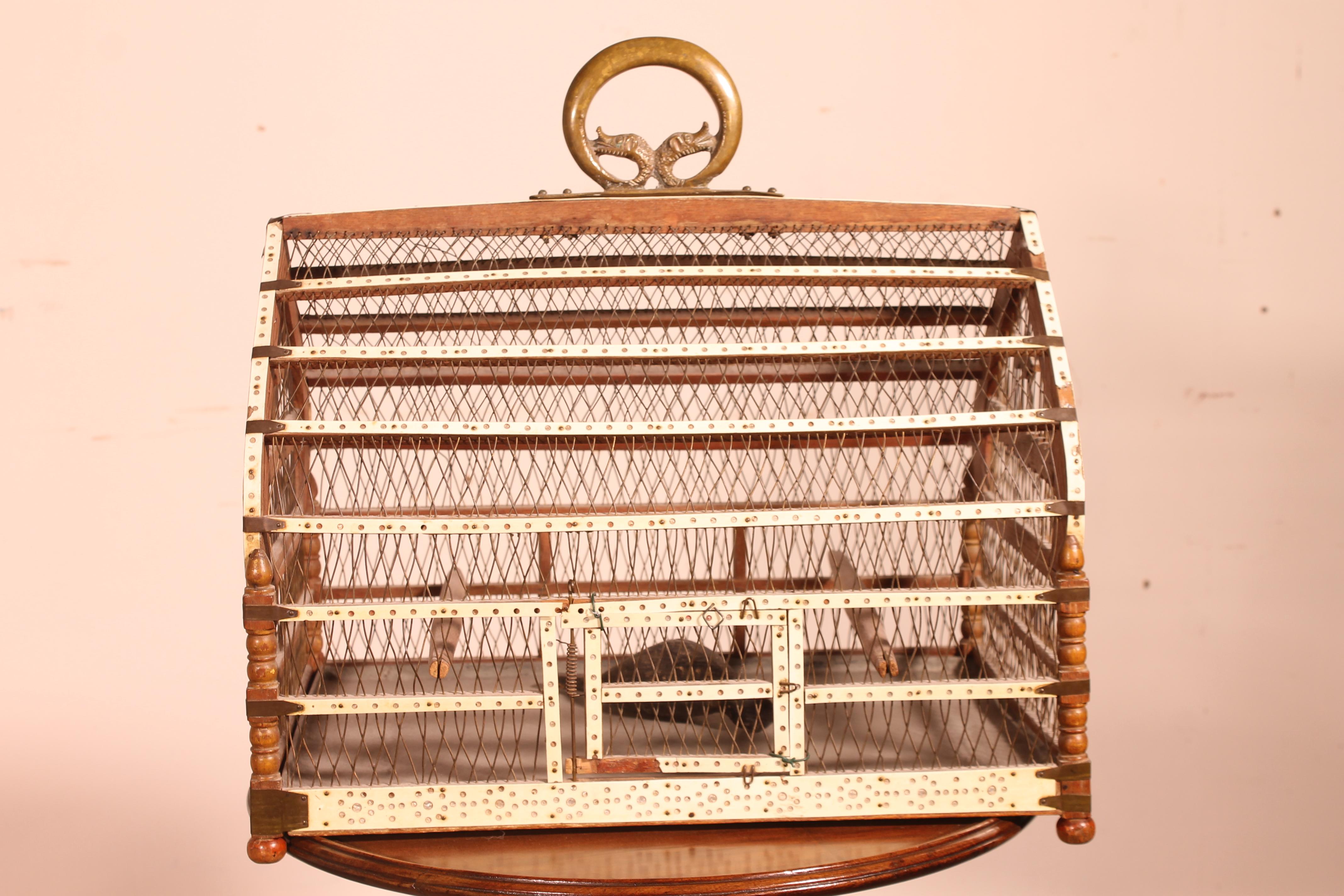 Elegant bird cage in bone and wood from the 19th century
Very beautiful bird cage from Moorish influence southern Spain
Very beautiful patina and in very good condition
Small wear due to use.