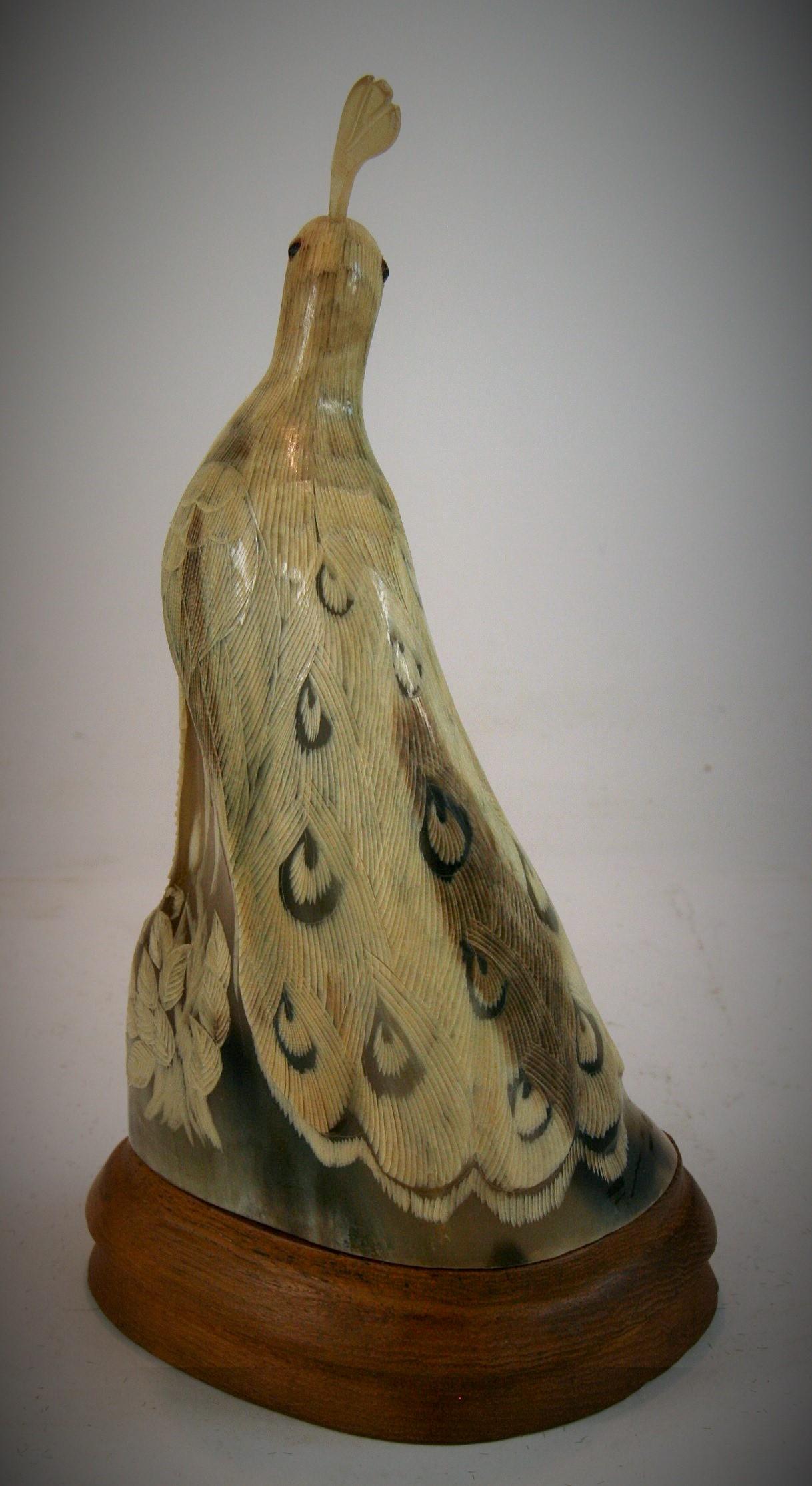 Oiseau d'artisanat en corne sculptée signé Justa en vente 5
